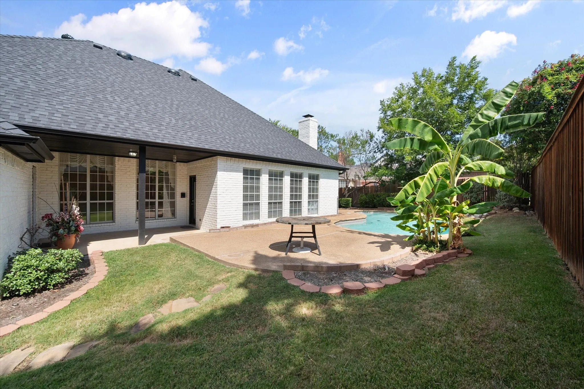 Single Family Residence For Sale in Tarrant County , 812 Turnberry Drive, Mansfield, Texas 76063, 3 Bedroom, 3 Bathroom, 2 Garage spaces, 2,241 Sqft, built in 1991, mls#21321804, Real Estate Agent in Mansfield, Homes For Sale in Tarrant county, Homes For Sale in Mansfield, Realtor in Mansfield Texas, Real Estate Brokerage Independent Realty Texas, Luminita Cordes Realtor