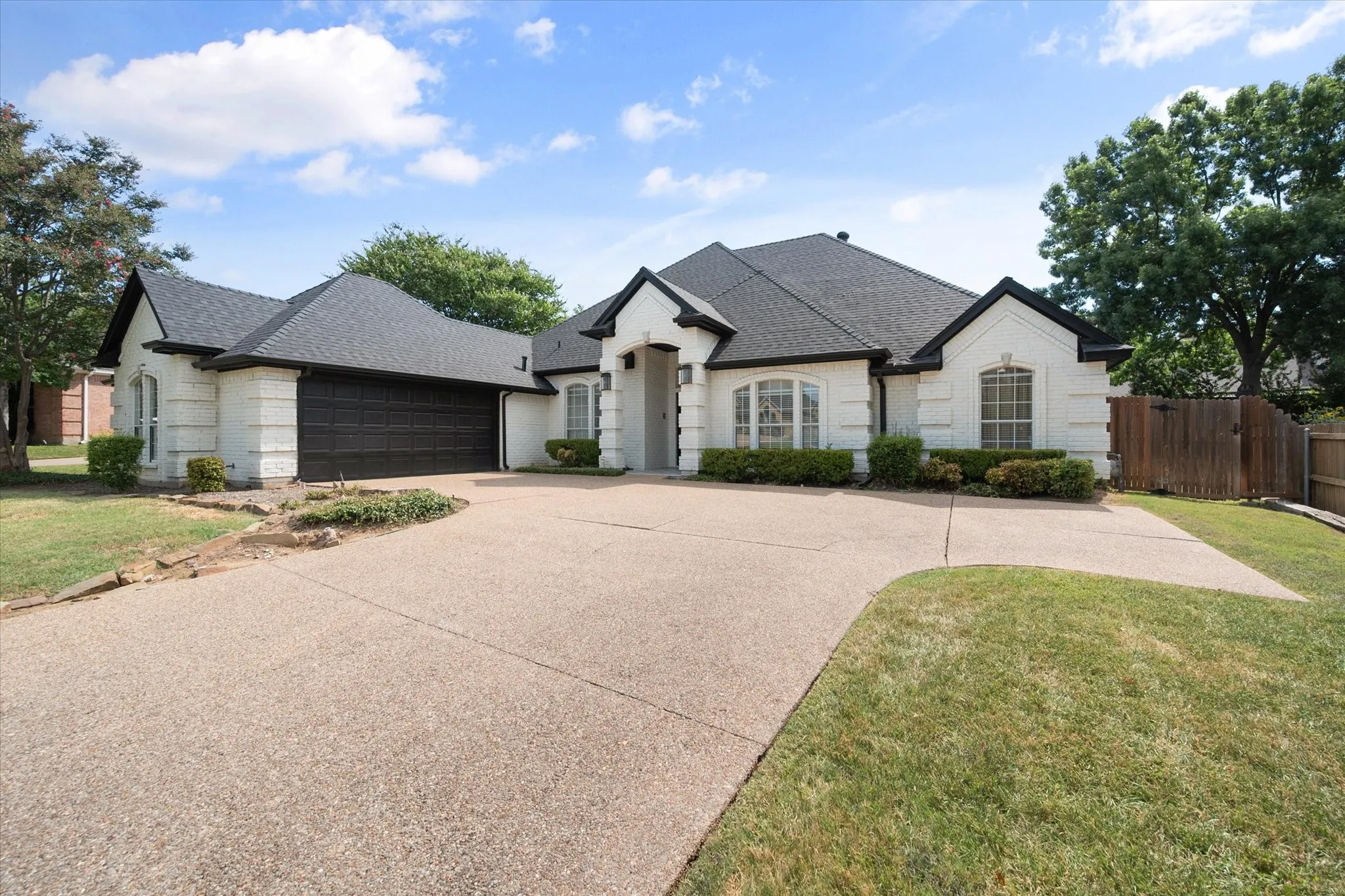 Single Family Residence For Sale in Tarrant County , 812 Turnberry Drive, Mansfield, Texas 76063, 3 Bedroom, 3 Bathroom, 2 Garage spaces, 2,241 Sqft, built in 1991, mls#21321804, Real Estate Agent in Mansfield, Homes For Sale in Tarrant county, Homes For Sale in Mansfield, Realtor in Mansfield Texas, Real Estate Brokerage Independent Realty Texas, Luminita Cordes Realtor