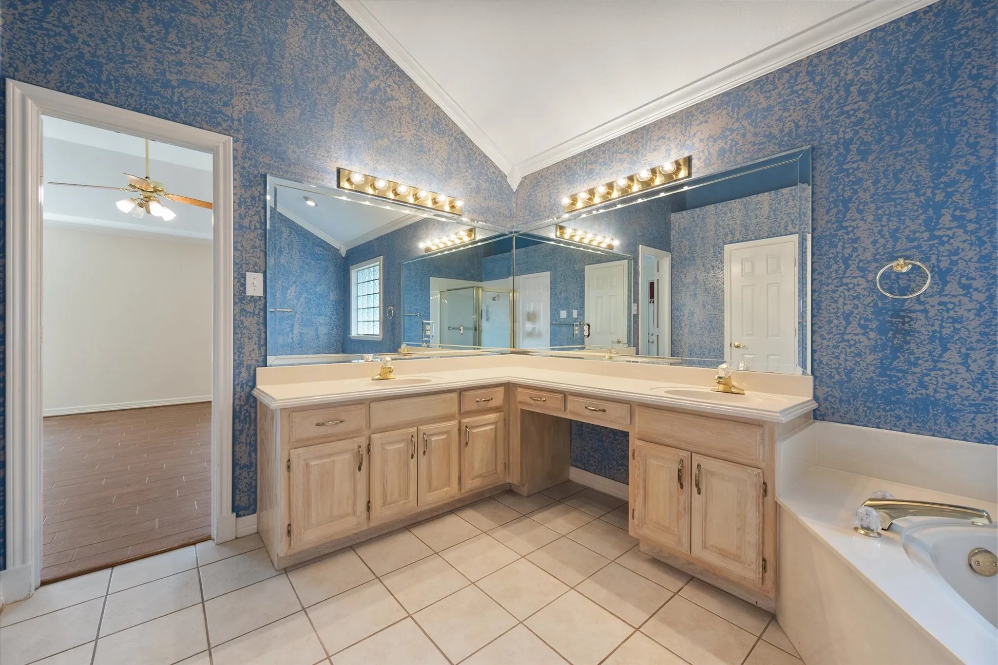 Single Family Residence For Sale in Tarrant County , 812 Turnberry Drive, Mansfield, Texas 76063, 3 Bedroom, 3 Bathroom, 2 Garage spaces, 2,241 Sqft, built in 1991, mls#21321804, Real Estate Agent in Mansfield, Homes For Sale in Tarrant county, Homes For Sale in Mansfield, Realtor in Mansfield Texas, Real Estate Brokerage Independent Realty Texas, Luminita Cordes Realtor