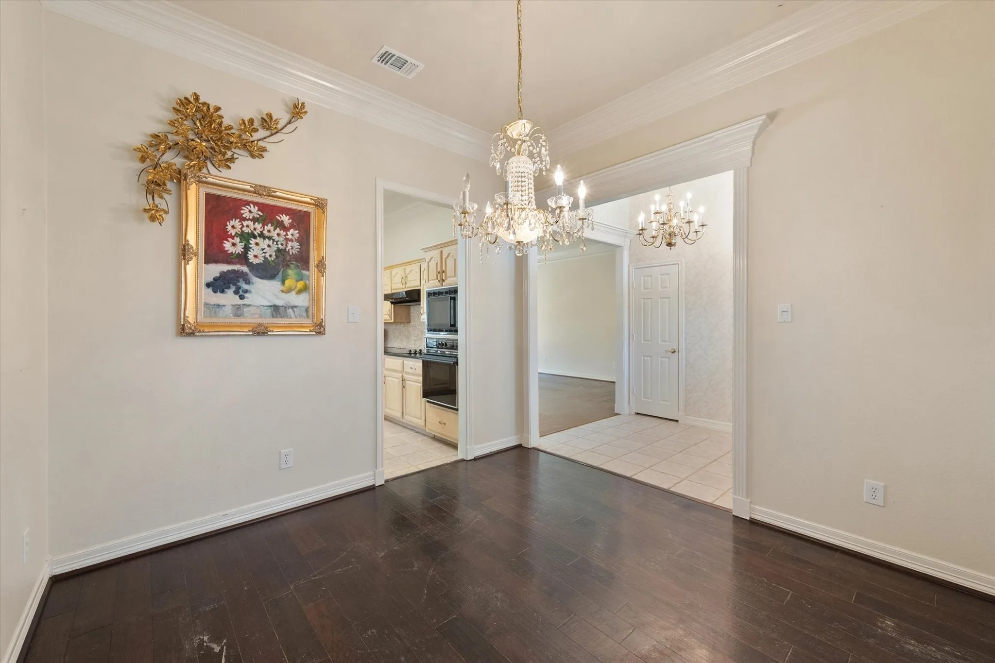 Single Family Residence For Sale in Tarrant County , 812 Turnberry Drive, Mansfield, Texas 76063, 3 Bedroom, 3 Bathroom, 2 Garage spaces, 2,241 Sqft, built in 1991, mls#21321804, Real Estate Agent in Mansfield, Homes For Sale in Tarrant county, Homes For Sale in Mansfield, Realtor in Mansfield Texas, Real Estate Brokerage Independent Realty Texas, Luminita Cordes Realtor