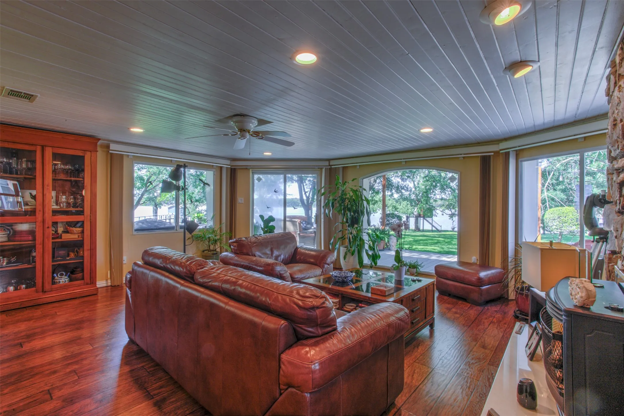 Single Family Residence For Sale in Wise County , 371 County Road 4874, Newark, Texas 76071, 4 Bedroom, 3 Bathroom, 2 Garage spaces, 2,611 Sqft, built in 1985, mls#21322183, Real Estate Agent in Newark, Homes For Sale in Wise county, Homes For Sale in Newark, Realtor in Newark Texas, Real Estate Brokerage Independent Realty Texas, Luminita Cordes Realtor