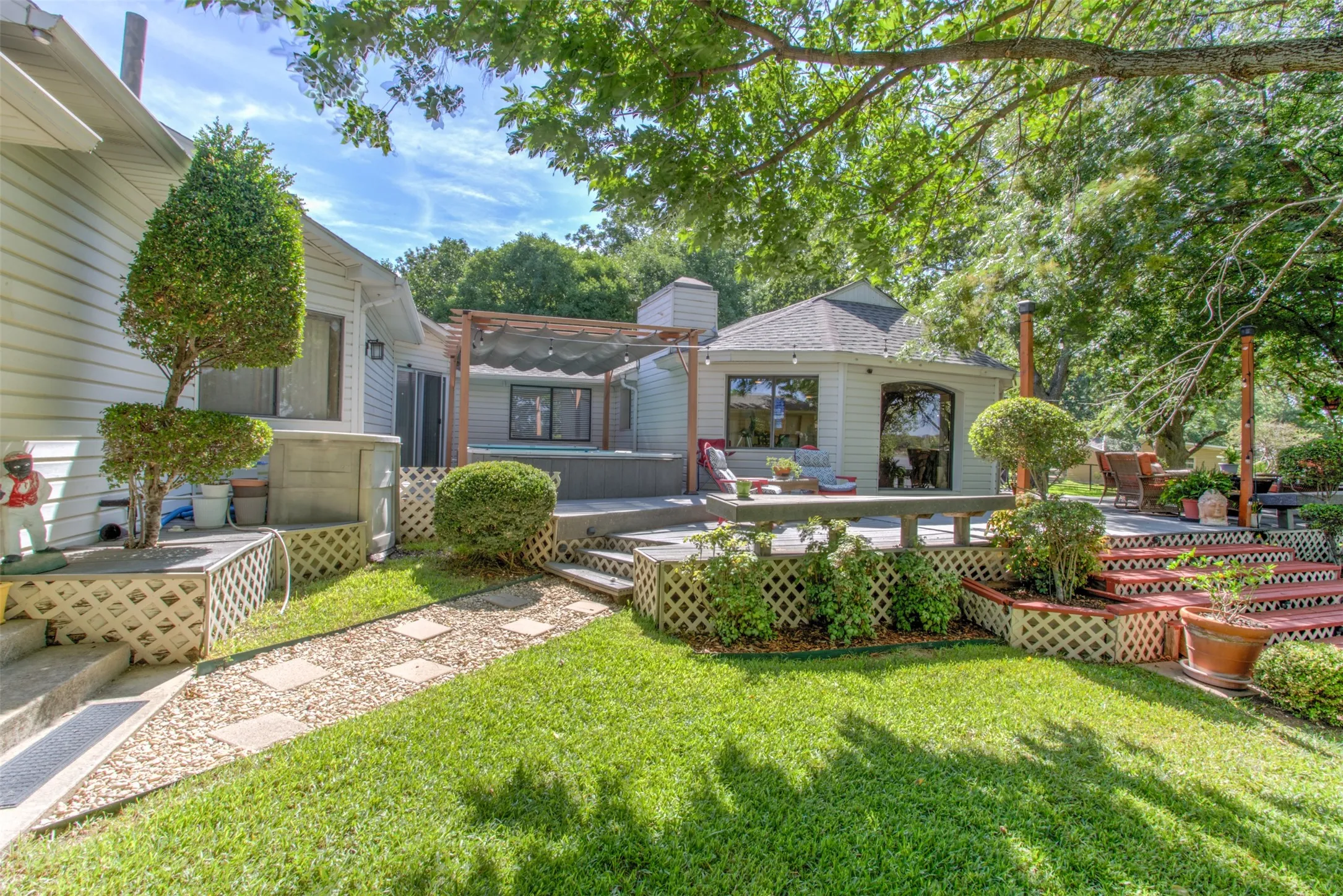 Single Family Residence For Sale in Wise County , 371 County Road 4874, Newark, Texas 76071, 4 Bedroom, 3 Bathroom, 2 Garage spaces, 2,611 Sqft, built in 1985, mls#21322183, Real Estate Agent in Newark, Homes For Sale in Wise county, Homes For Sale in Newark, Realtor in Newark Texas, Real Estate Brokerage Independent Realty Texas, Luminita Cordes Realtor