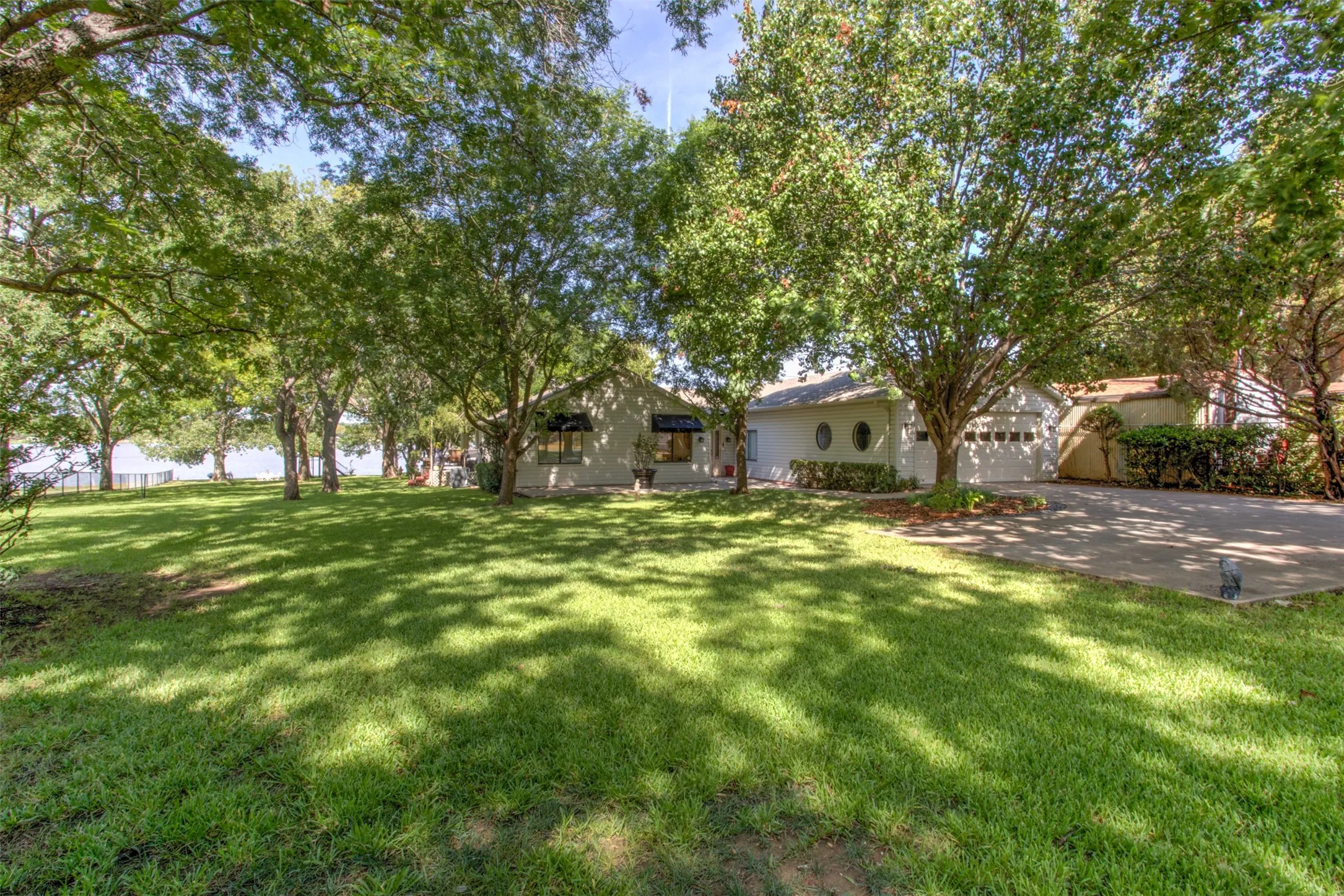 Single Family Residence For Sale in Wise County , 371 County Road 4874, Newark, Texas 76071, 4 Bedroom, 3 Bathroom, 2 Garage spaces, 2,611 Sqft, built in 1985, mls#21322183, Real Estate Agent in Newark, Homes For Sale in Wise county, Homes For Sale in Newark, Realtor in Newark Texas, Real Estate Brokerage Independent Realty Texas, Luminita Cordes Realtor