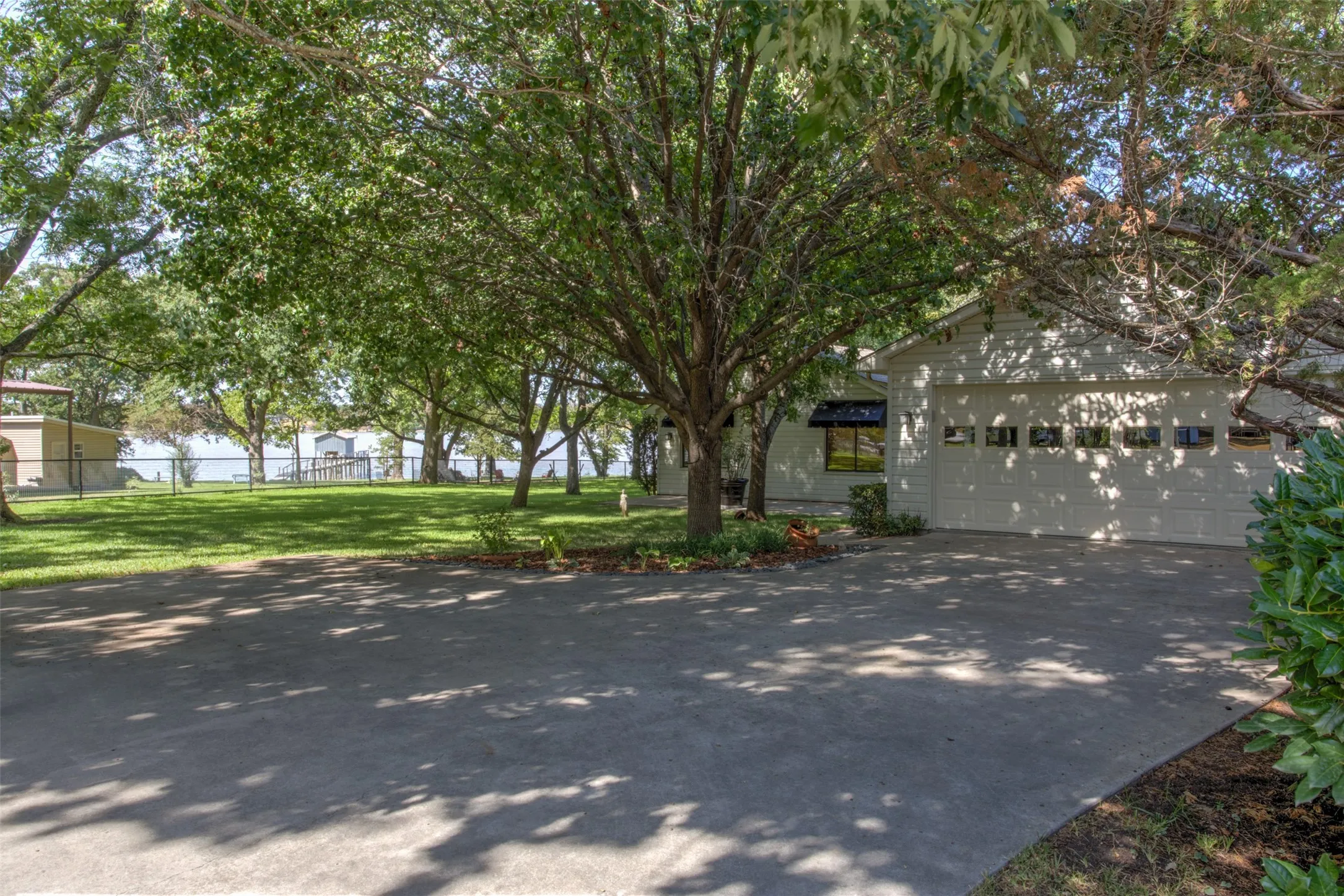 Single Family Residence For Sale in Wise County , 371 County Road 4874, Newark, Texas 76071, 4 Bedroom, 3 Bathroom, 2 Garage spaces, 2,611 Sqft, built in 1985, mls#21322183, Real Estate Agent in Newark, Homes For Sale in Wise county, Homes For Sale in Newark, Realtor in Newark Texas, Real Estate Brokerage Independent Realty Texas, Luminita Cordes Realtor