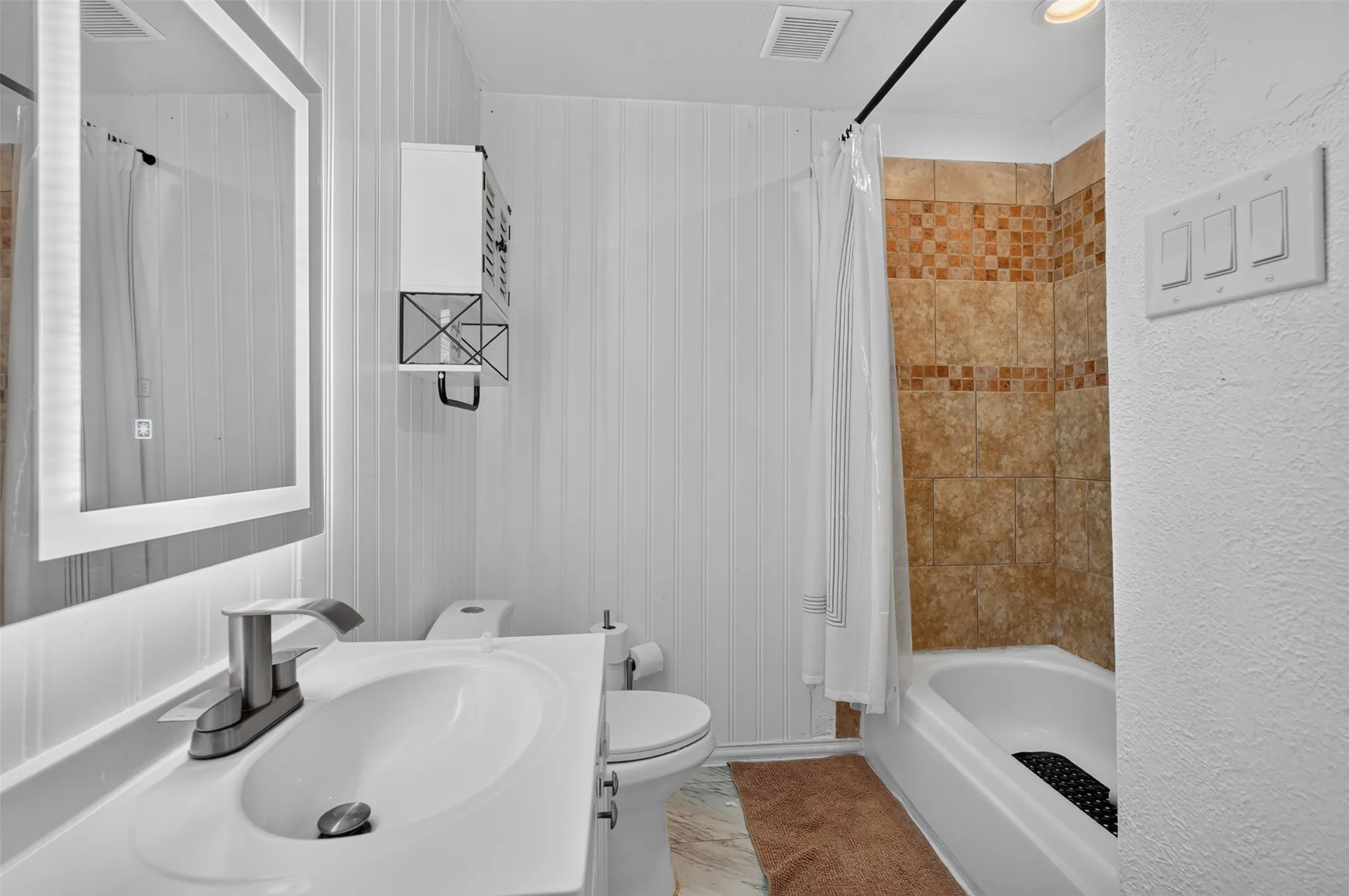 Single Family Residence For Rent in Collin County , 3486 Chelsea Lane, Plano, Texas 75074, 4 Bedroom, 2 Bathroom, 2 Garage spaces, 1,473 Sqft, built in 1975, mls#21325085, Real Estate Agent in Plano, Homes For Rent in Collin county, Homes For Rent in Plano, Realtor in Plano Texas, Real Estate Brokerage Independent Realty Texas, Luminita Cordes Realtor