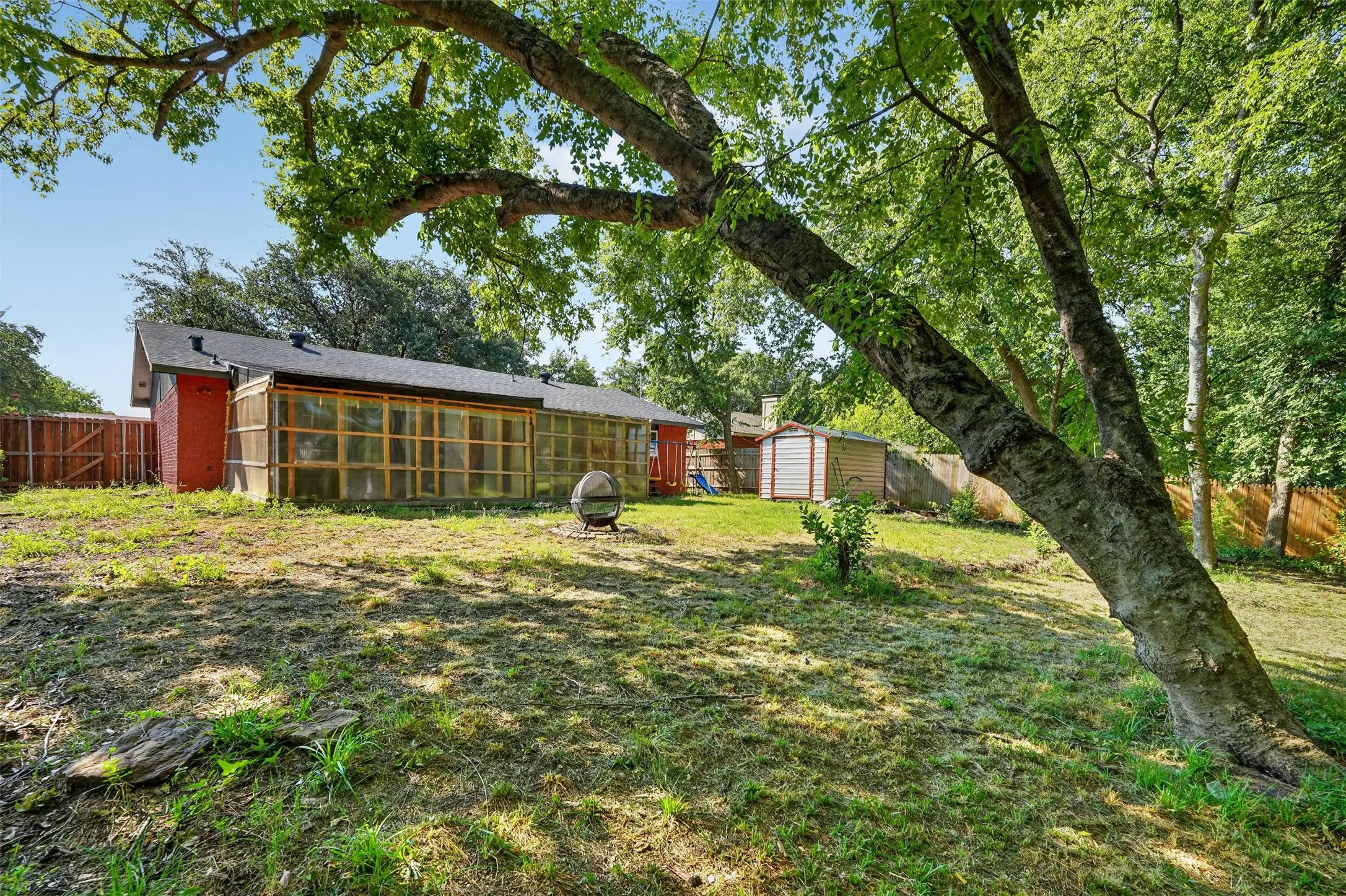 Single Family Residence For Rent in Collin County , 3486 Chelsea Lane, Plano, Texas 75074, 4 Bedroom, 2 Bathroom, 2 Garage spaces, 1,473 Sqft, built in 1975, mls#21325085, Real Estate Agent in Plano, Homes For Rent in Collin county, Homes For Rent in Plano, Realtor in Plano Texas, Real Estate Brokerage Independent Realty Texas, Luminita Cordes Realtor