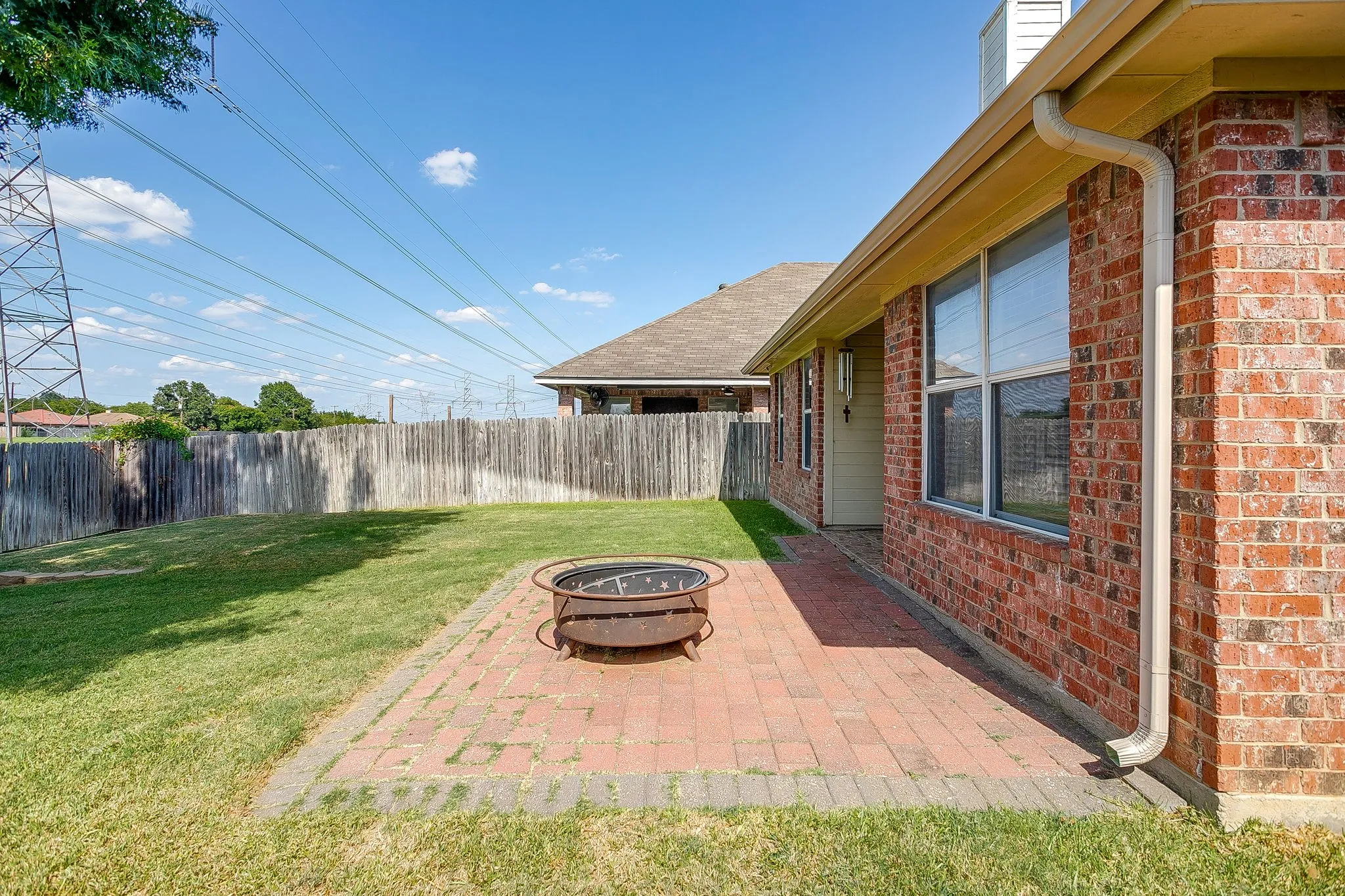 Single Family Residence For Sale in Tarrant County , 1325 Sierra Blanca Drive, Fort Worth, Texas 76028, 3 Bedroom, 2 Bathroom, 2 Garage spaces, 1,592 Sqft, built in 2006, mls#21302587, Real Estate Agent in Fort Worth, Homes For Sale in Tarrant county, Homes For Sale in Fort Worth, Realtor in Fort Worth Texas, Real Estate Brokerage Independent Realty Texas, Luminita Cordes Realtor