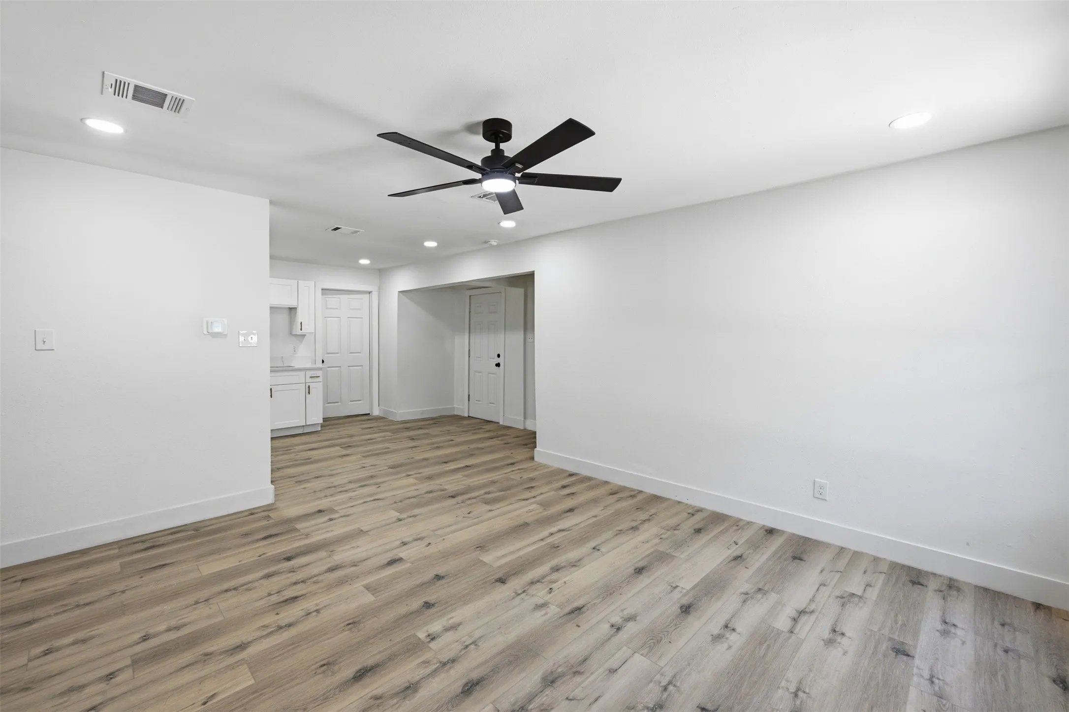 Single Family Residence For Sale in Tarrant County , 3308 Rufus Street, Fort Worth, Texas 76119, 4 Bedroom, 3 Bathroom, Garage spaces, 1,388 Sqft, built in 1953, mls#21325141, Real Estate Agent in Fort Worth, Homes For Sale in Tarrant county, Homes For Sale in Fort Worth, Realtor in Fort Worth Texas, Real Estate Brokerage Independent Realty Texas, Luminita Cordes Realtor