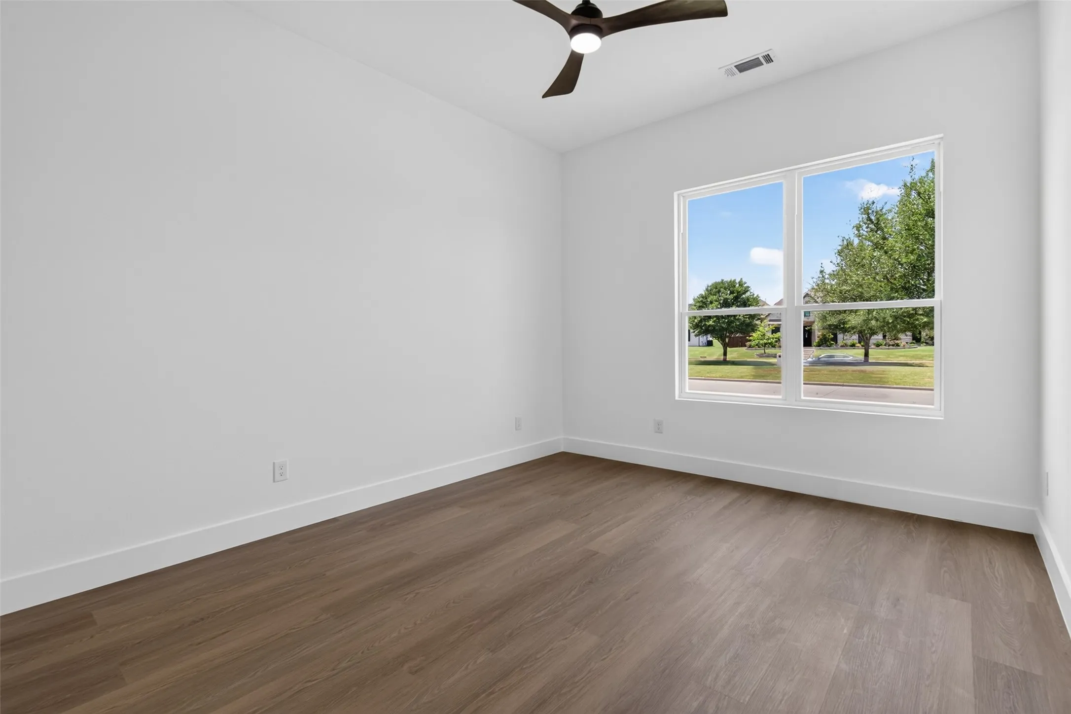 Single Family Residence For Sale in Kaufman County , 1010 Devonshire Drive N, Forney, Texas 75126, 5 Bedroom, 4 Bathroom, 2 Garage spaces, 3,349 Sqft, built in 2026, mls#21322915, Real Estate Agent in Forney, Homes For Sale in Kaufman county, Homes For Sale in Forney, Realtor in Forney Texas, Real Estate Brokerage Independent Realty Texas, Luminita Cordes Realtor