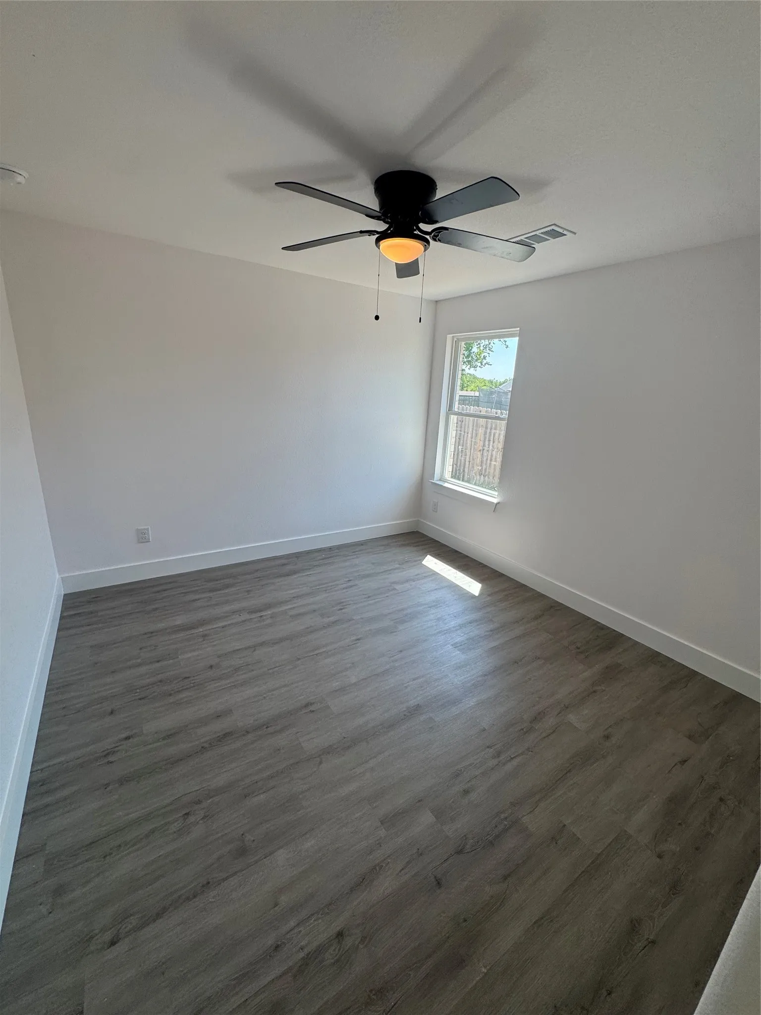 Middle Guest Bedroom