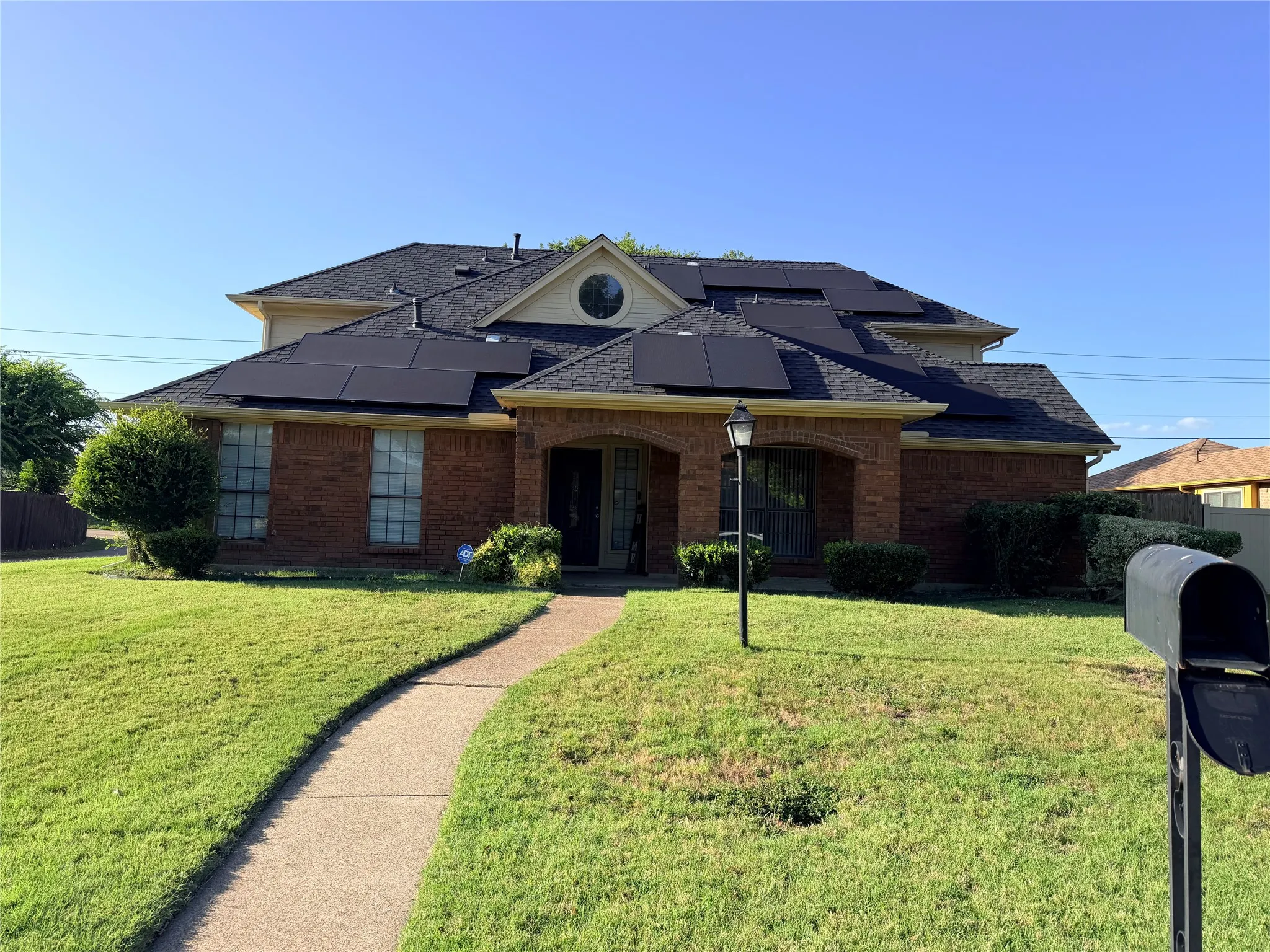 Single Family Residence For Sale in Dallas County , 916 Manor Drive, De Soto, Texas 75115, 3 Bedrooms, 3 Bathrooms, 2 Garage spaces, 2,164 Sqft, built in 1986, Price $350,000, mls#21325161, Real Estate Agent in De Soto, Homes For Sale in Dallas county, Homes For Sale in De Soto, Realtor in De Soto Texas, Real Estate Brokerage Independent Realty Texas, Luminita Cordes Realtor