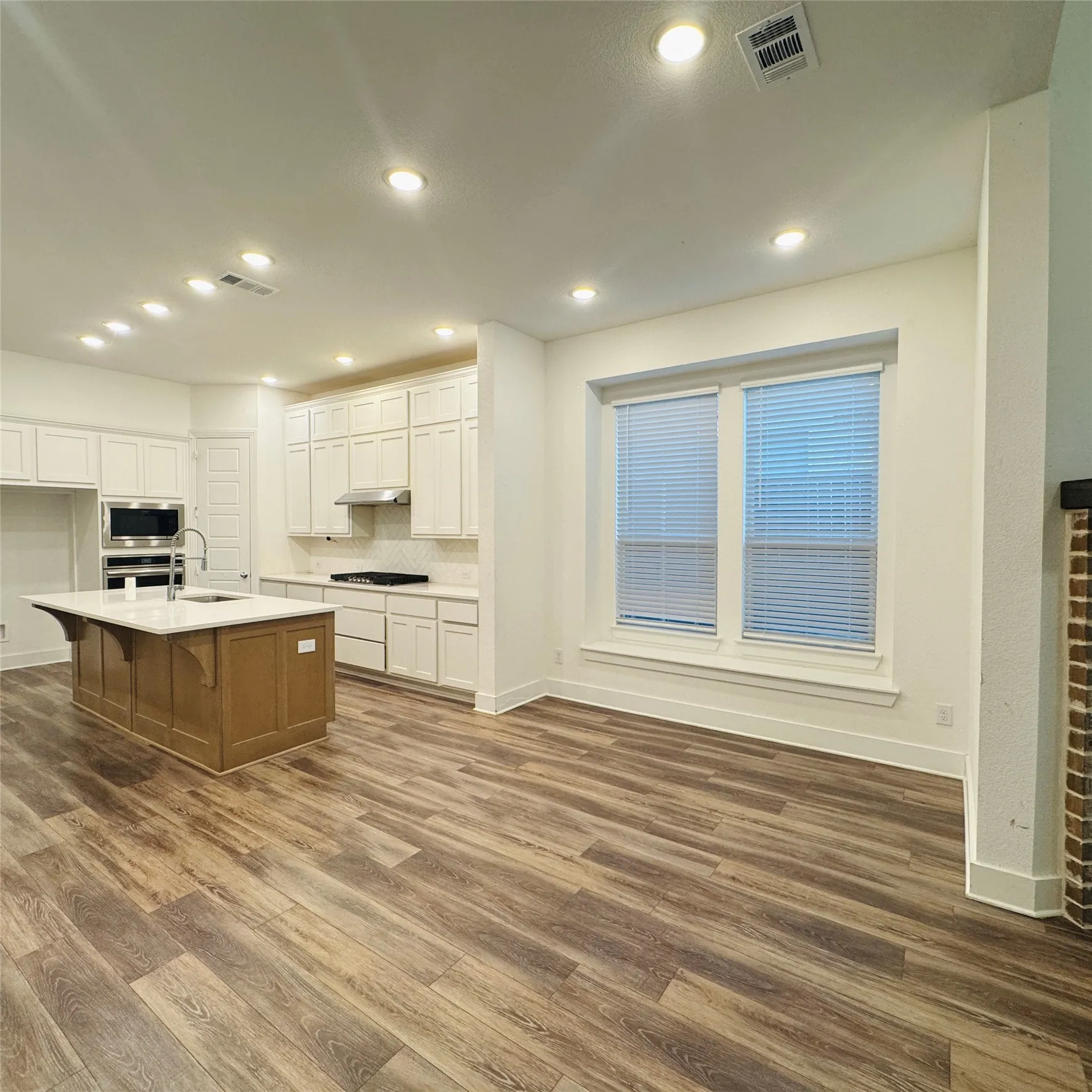 Single Family Residence For Sale in Denton County , 1804 Pelham, Aubrey, Texas 76227, 4 Bedrooms, 4 Bathrooms, 2 Garage spaces, 2,894 Sqft, built in 2023, Price $452,000, mls#21305903, Real Estate Agent in Aubrey, Homes For Sale in Denton county, Homes For Sale in Aubrey, Realtor in Aubrey Texas, Real Estate Brokerage Independent Realty Texas, Luminita Cordes Realtor