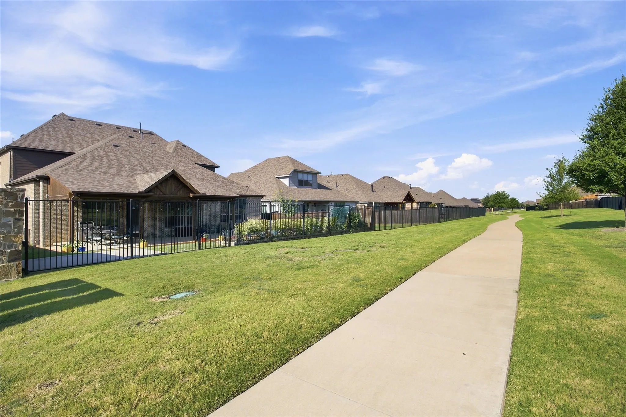 Single Family Residence For Sale in Rockwall County , 634 Emerson Drive, Rockwall, Texas 75087, 4 Bedroom, 4 Bathroom, 3 Garage spaces, 3,533 Sqft, built in 2020, mls#21324858, Real Estate Agent in Rockwall, Homes For Sale in Rockwall county, Homes For Sale in Rockwall, Realtor in Rockwall Texas, Real Estate Brokerage Independent Realty Texas, Luminita Cordes Realtor