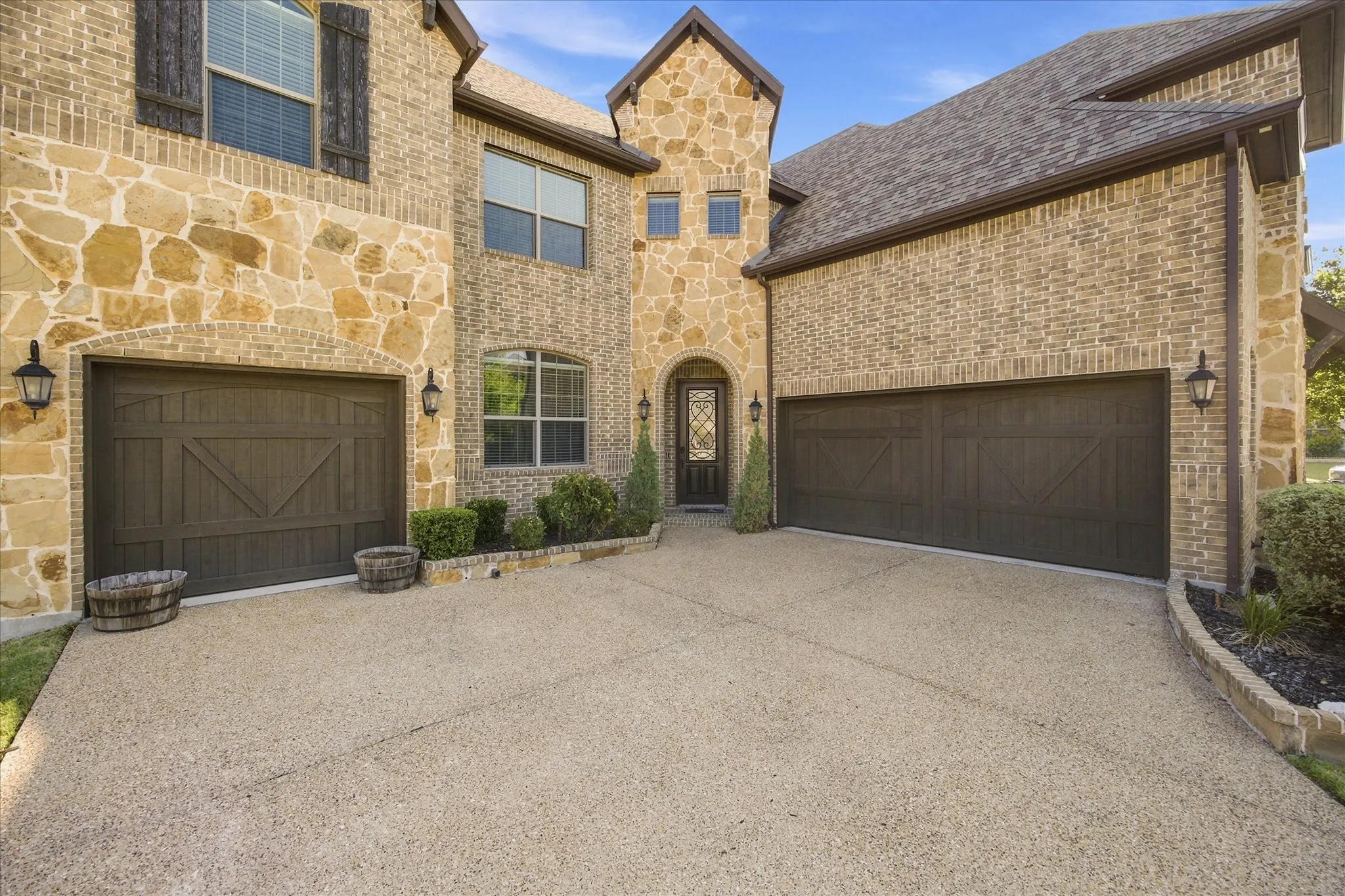 Single Family Residence For Sale in Rockwall County , 634 Emerson Drive, Rockwall, Texas 75087, 4 Bedroom, 4 Bathroom, 3 Garage spaces, 3,533 Sqft, built in 2020, mls#21324858, Real Estate Agent in Rockwall, Homes For Sale in Rockwall county, Homes For Sale in Rockwall, Realtor in Rockwall Texas, Real Estate Brokerage Independent Realty Texas, Luminita Cordes Realtor