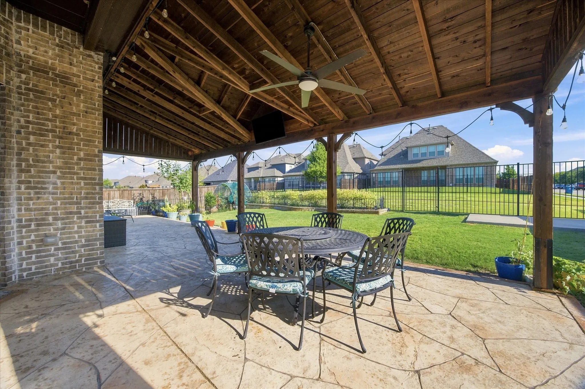 Single Family Residence For Sale in Rockwall County , 634 Emerson Drive, Rockwall, Texas 75087, 4 Bedroom, 4 Bathroom, 3 Garage spaces, 3,533 Sqft, built in 2020, mls#21324858, Real Estate Agent in Rockwall, Homes For Sale in Rockwall county, Homes For Sale in Rockwall, Realtor in Rockwall Texas, Real Estate Brokerage Independent Realty Texas, Luminita Cordes Realtor