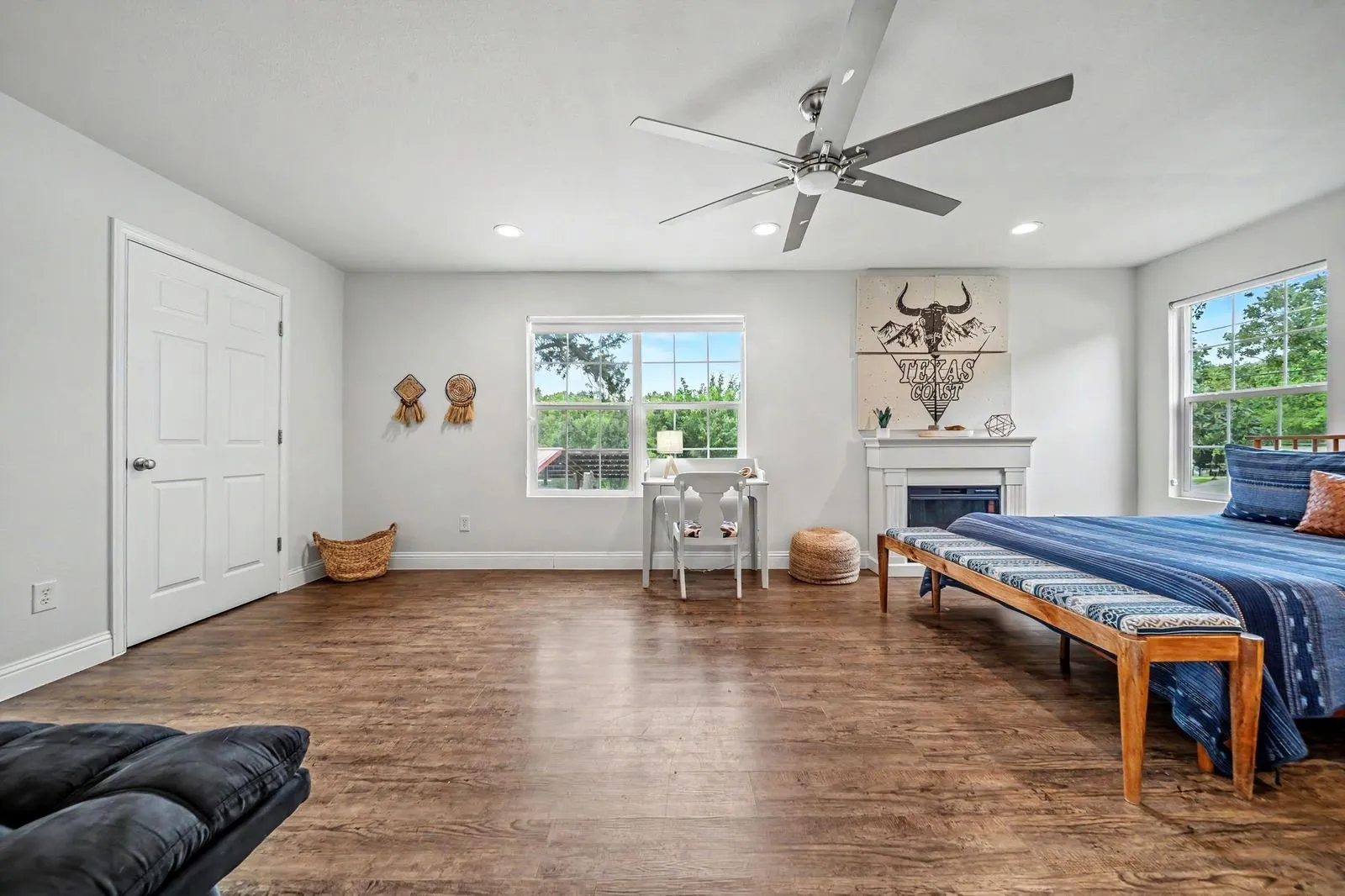 Single Family Residence For Sale in Henderson County , 7102 Tejas Bend, Mabank, Texas 75156, 3 Bedroom, 2 Bathroom, Garage spaces, 1,600 Sqft, built in 2020, mls#21325173, Real Estate Agent in Mabank, Homes For Sale in Henderson county, Homes For Sale in Mabank, Realtor in Mabank Texas, Real Estate Brokerage Independent Realty Texas, Luminita Cordes Realtor