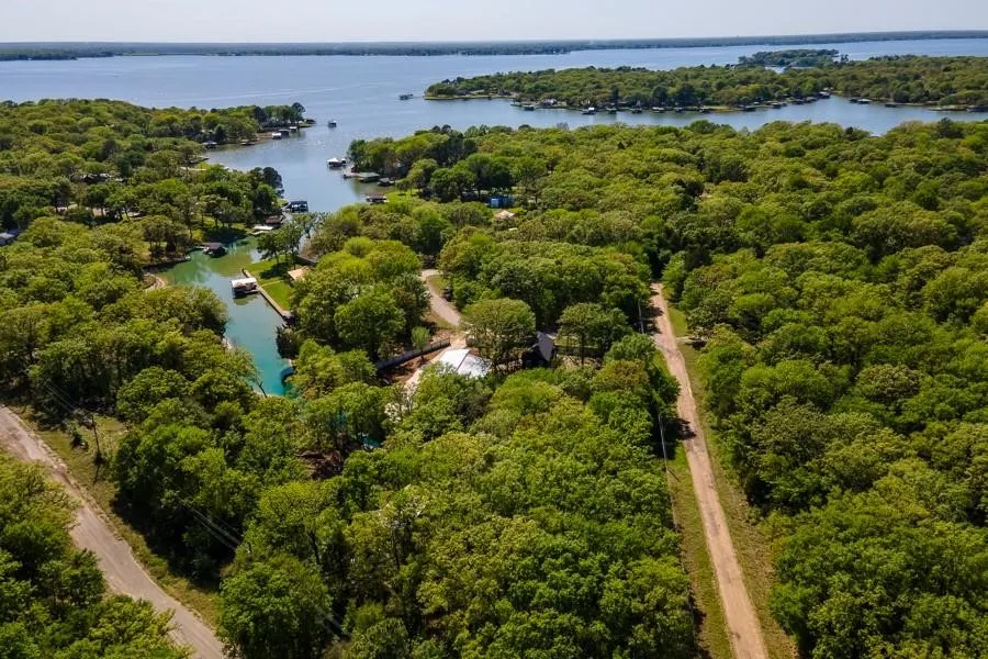 Single Family Residence For Sale in Henderson County , 7102 Tejas Bend, Mabank, Texas 75156, 3 Bedroom, 2 Bathroom, Garage spaces, 1,600 Sqft, built in 2020, mls#21325173, Real Estate Agent in Mabank, Homes For Sale in Henderson county, Homes For Sale in Mabank, Realtor in Mabank Texas, Real Estate Brokerage Independent Realty Texas, Luminita Cordes Realtor