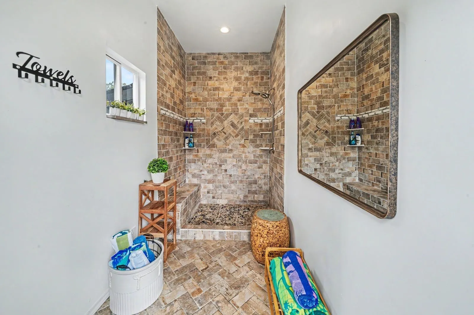 Single Family Residence For Sale in Henderson County , 7102 Tejas Bend, Mabank, Texas 75156, 3 Bedroom, 2 Bathroom, Garage spaces, 1,600 Sqft, built in 2020, mls#21325173, Real Estate Agent in Mabank, Homes For Sale in Henderson county, Homes For Sale in Mabank, Realtor in Mabank Texas, Real Estate Brokerage Independent Realty Texas, Luminita Cordes Realtor