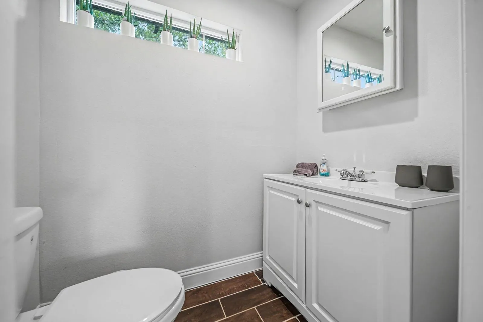 Single Family Residence For Sale in Henderson County , 7102 Tejas Bend, Mabank, Texas 75156, 3 Bedroom, 2 Bathroom, Garage spaces, 1,600 Sqft, built in 2020, mls#21325173, Real Estate Agent in Mabank, Homes For Sale in Henderson county, Homes For Sale in Mabank, Realtor in Mabank Texas, Real Estate Brokerage Independent Realty Texas, Luminita Cordes Realtor
