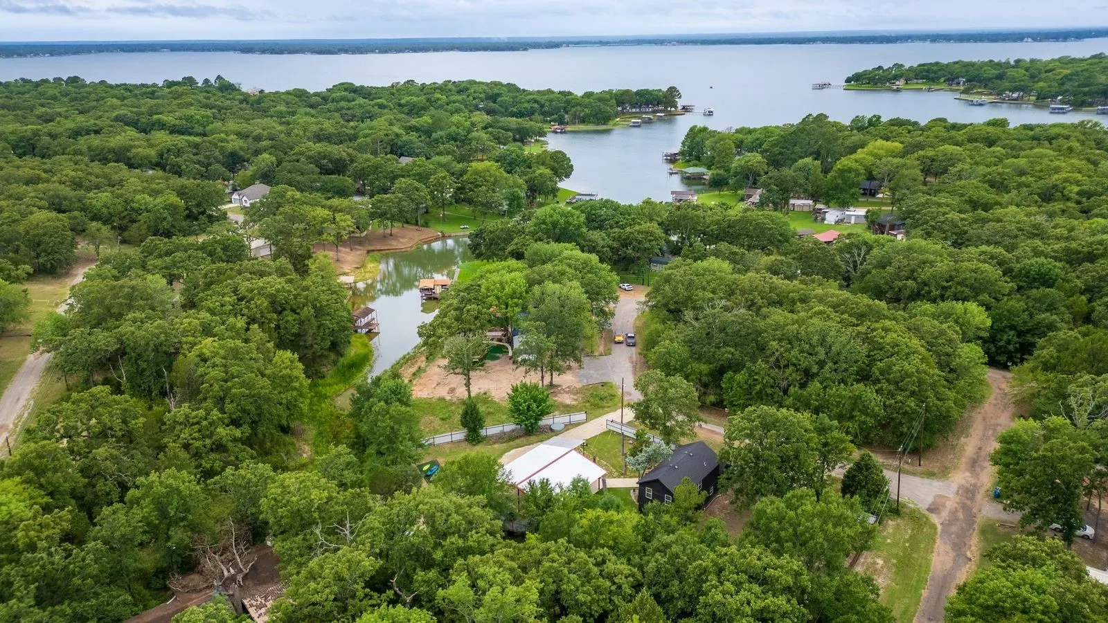 Single Family Residence For Sale in Henderson County , 7102 Tejas Bend, Mabank, Texas 75156, 3 Bedroom, 2 Bathroom, Garage spaces, 1,600 Sqft, built in 2020, mls#21325173, Real Estate Agent in Mabank, Homes For Sale in Henderson county, Homes For Sale in Mabank, Realtor in Mabank Texas, Real Estate Brokerage Independent Realty Texas, Luminita Cordes Realtor
