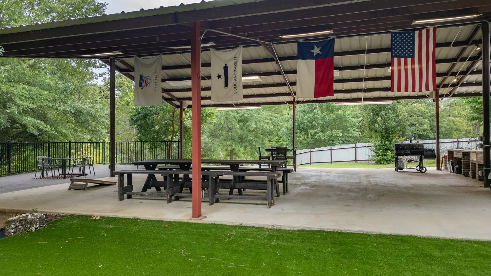 Single Family Residence For Sale in Henderson County , 7102 Tejas Bend, Mabank, Texas 75156, 3 Bedroom, 2 Bathroom, Garage spaces, 1,600 Sqft, built in 2020, mls#21325173, Real Estate Agent in Mabank, Homes For Sale in Henderson county, Homes For Sale in Mabank, Realtor in Mabank Texas, Real Estate Brokerage Independent Realty Texas, Luminita Cordes Realtor
