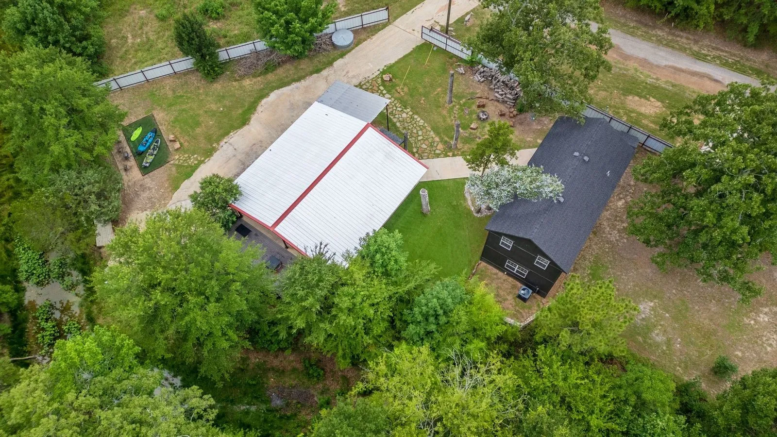 Single Family Residence For Sale in Henderson County , 7102 Tejas Bend, Mabank, Texas 75156, 3 Bedroom, 2 Bathroom, Garage spaces, 1,600 Sqft, built in 2020, mls#21325173, Real Estate Agent in Mabank, Homes For Sale in Henderson county, Homes For Sale in Mabank, Realtor in Mabank Texas, Real Estate Brokerage Independent Realty Texas, Luminita Cordes Realtor