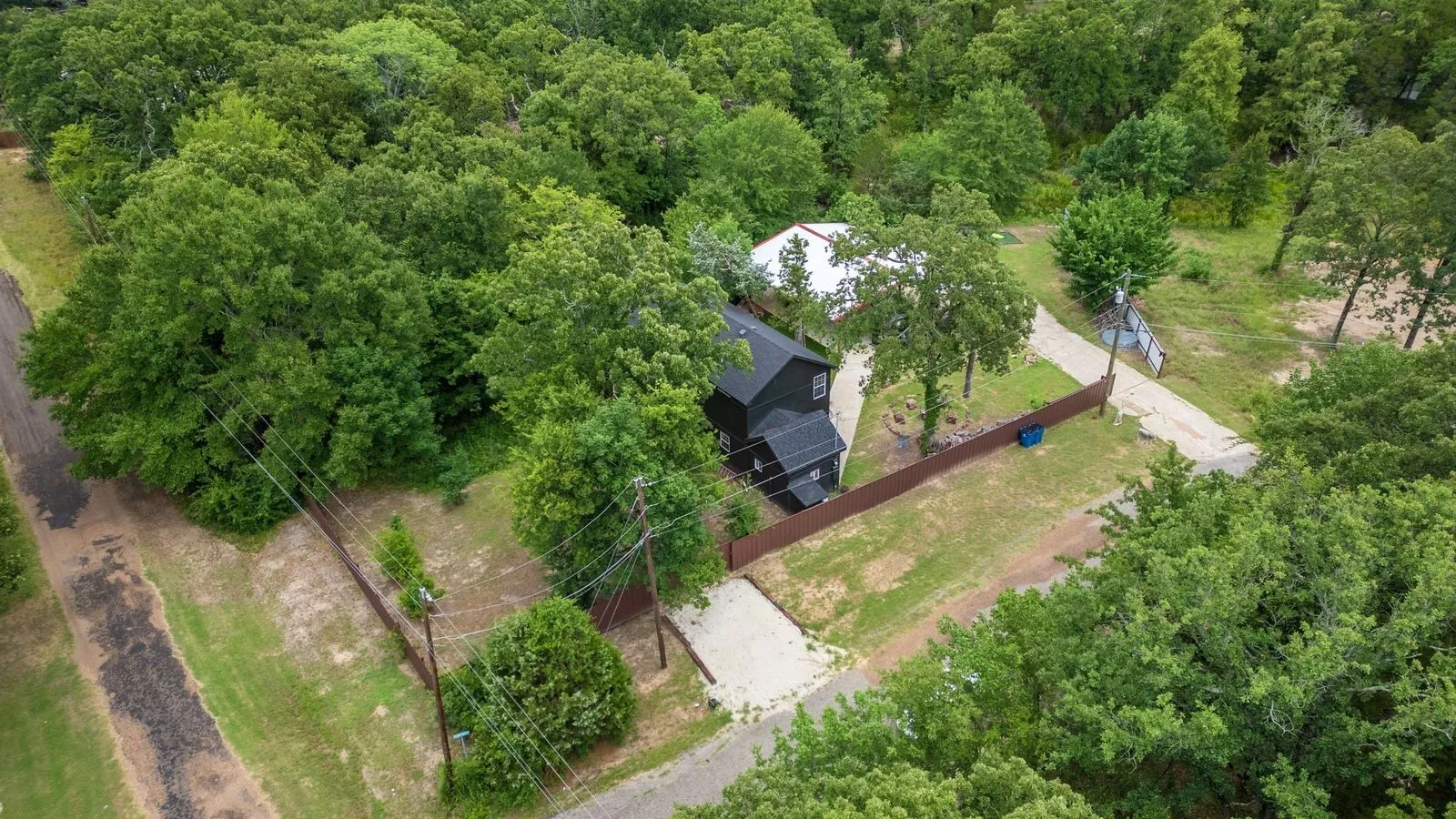 Single Family Residence For Sale in Henderson County , 7102 Tejas Bend, Mabank, Texas 75156, 3 Bedroom, 2 Bathroom, Garage spaces, 1,600 Sqft, built in 2020, mls#21325173, Real Estate Agent in Mabank, Homes For Sale in Henderson county, Homes For Sale in Mabank, Realtor in Mabank Texas, Real Estate Brokerage Independent Realty Texas, Luminita Cordes Realtor