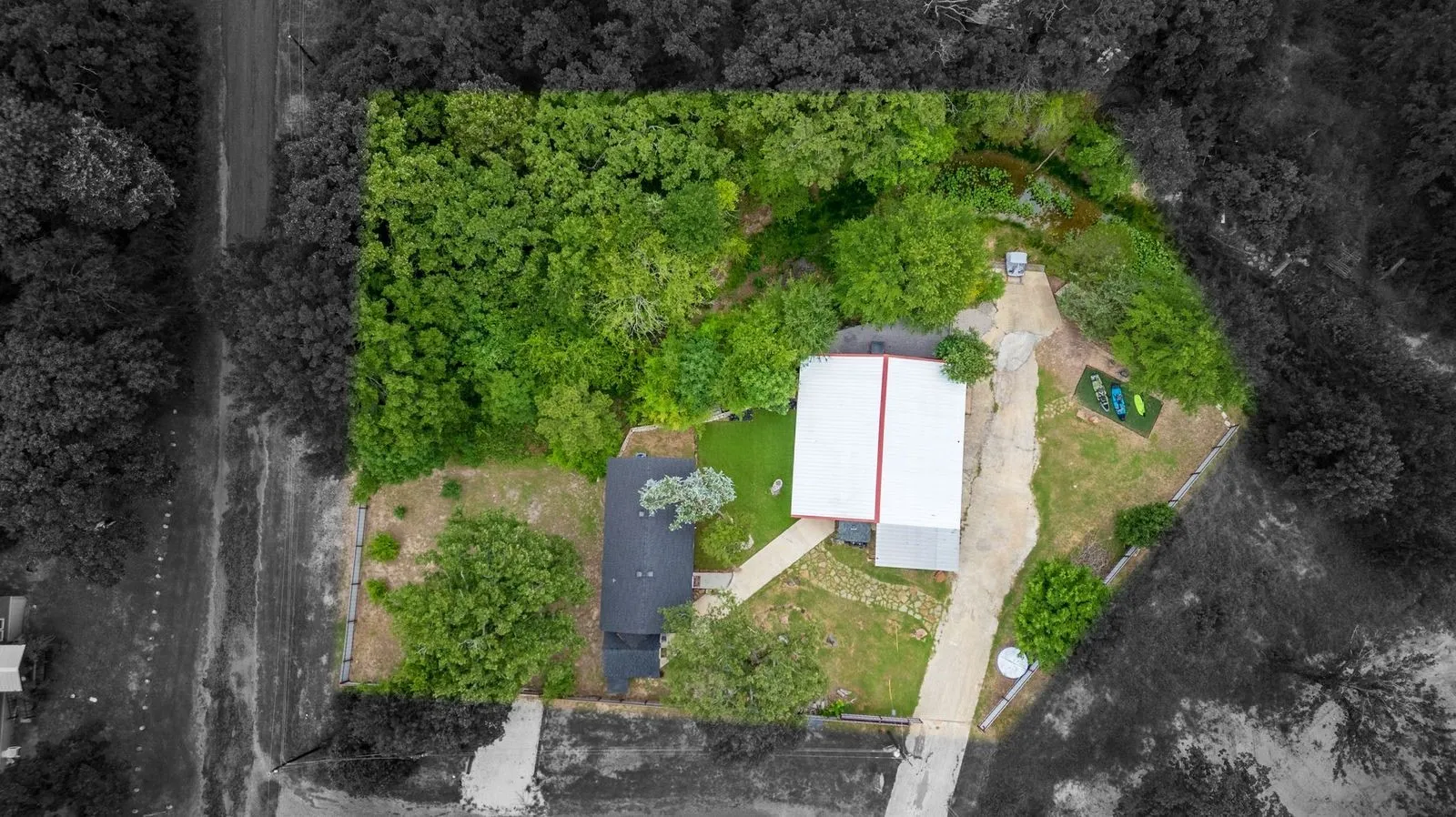 Single Family Residence For Sale in Henderson County , 7102 Tejas Bend, Mabank, Texas 75156, 3 Bedroom, 2 Bathroom, Garage spaces, 1,600 Sqft, built in 2020, mls#21325173, Real Estate Agent in Mabank, Homes For Sale in Henderson county, Homes For Sale in Mabank, Realtor in Mabank Texas, Real Estate Brokerage Independent Realty Texas, Luminita Cordes Realtor