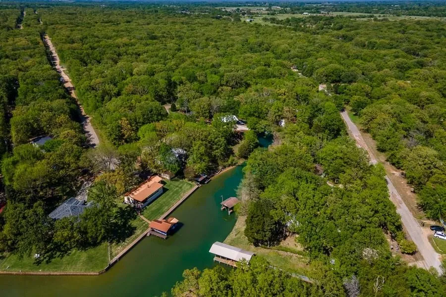 Single Family Residence For Sale in Henderson County , 7102 Tejas Bend, Mabank, Texas 75156, 3 Bedroom, 2 Bathroom, Garage spaces, 1,600 Sqft, built in 2020, mls#21325173, Real Estate Agent in Mabank, Homes For Sale in Henderson county, Homes For Sale in Mabank, Realtor in Mabank Texas, Real Estate Brokerage Independent Realty Texas, Luminita Cordes Realtor