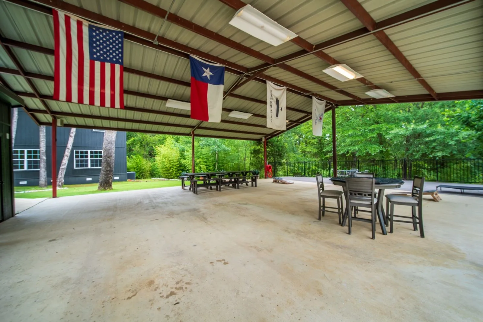Single Family Residence For Sale in Henderson County , 7102 Tejas Bend, Mabank, Texas 75156, 3 Bedroom, 2 Bathroom, Garage spaces, 1,600 Sqft, built in 2020, mls#21325173, Real Estate Agent in Mabank, Homes For Sale in Henderson county, Homes For Sale in Mabank, Realtor in Mabank Texas, Real Estate Brokerage Independent Realty Texas, Luminita Cordes Realtor