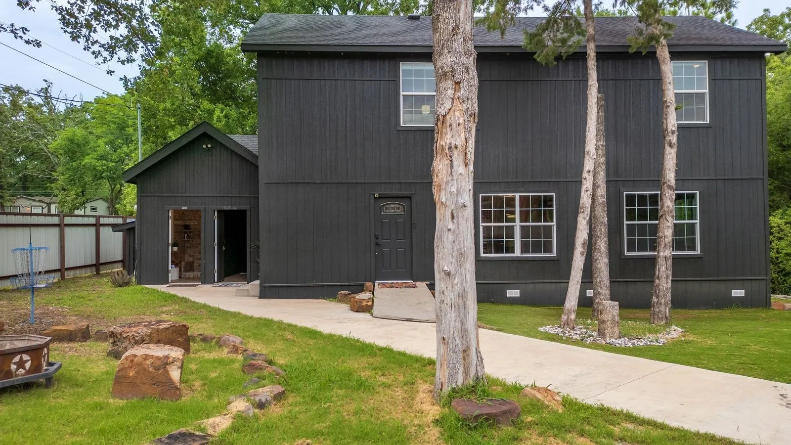 Single Family Residence For Sale in Henderson County , 7102 Tejas Bend, Mabank, Texas 75156, 3 Bedroom, 2 Bathroom, Garage spaces, 1,600 Sqft, built in 2020, mls#21325173, Real Estate Agent in Mabank, Homes For Sale in Henderson county, Homes For Sale in Mabank, Realtor in Mabank Texas, Real Estate Brokerage Independent Realty Texas, Luminita Cordes Realtor