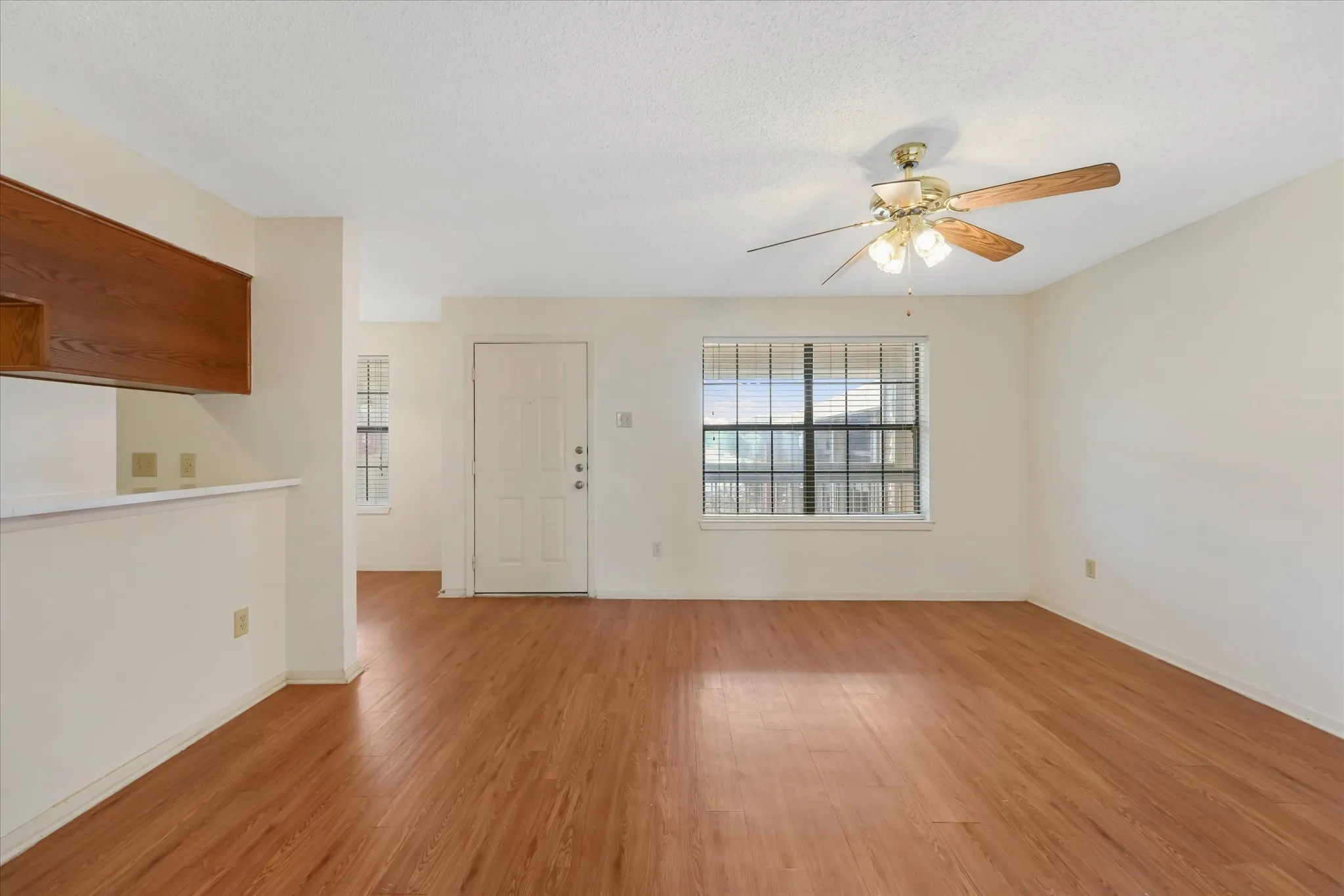 Condominium For Sale in Denton County , 218 N Texas Boulevard 306, Denton, Texas 76201, 2 Bedroom, 2 Bathroom, Garage spaces, 955 Sqft, built in 1985, mls#21325181, Real Estate Agent in Denton, Homes For Sale in Denton county, Homes For Sale in Denton, Realtor in Denton Texas, Real Estate Brokerage Independent Realty Texas, Luminita Cordes Realtor
