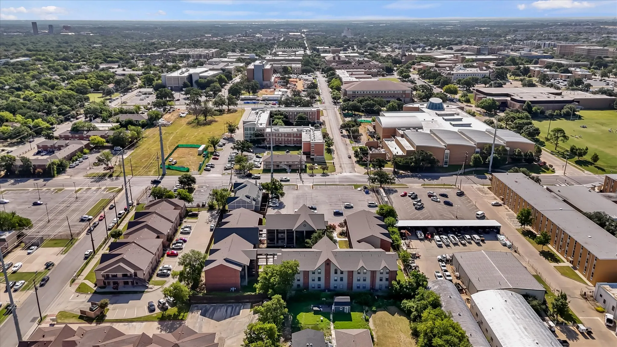 Condominium For Sale in Denton County , 218 N Texas Boulevard 306, Denton, Texas 76201, 2 Bedroom, 2 Bathroom, Garage spaces, 955 Sqft, built in 1985, mls#21325181, Real Estate Agent in Denton, Homes For Sale in Denton county, Homes For Sale in Denton, Realtor in Denton Texas, Real Estate Brokerage Independent Realty Texas, Luminita Cordes Realtor
