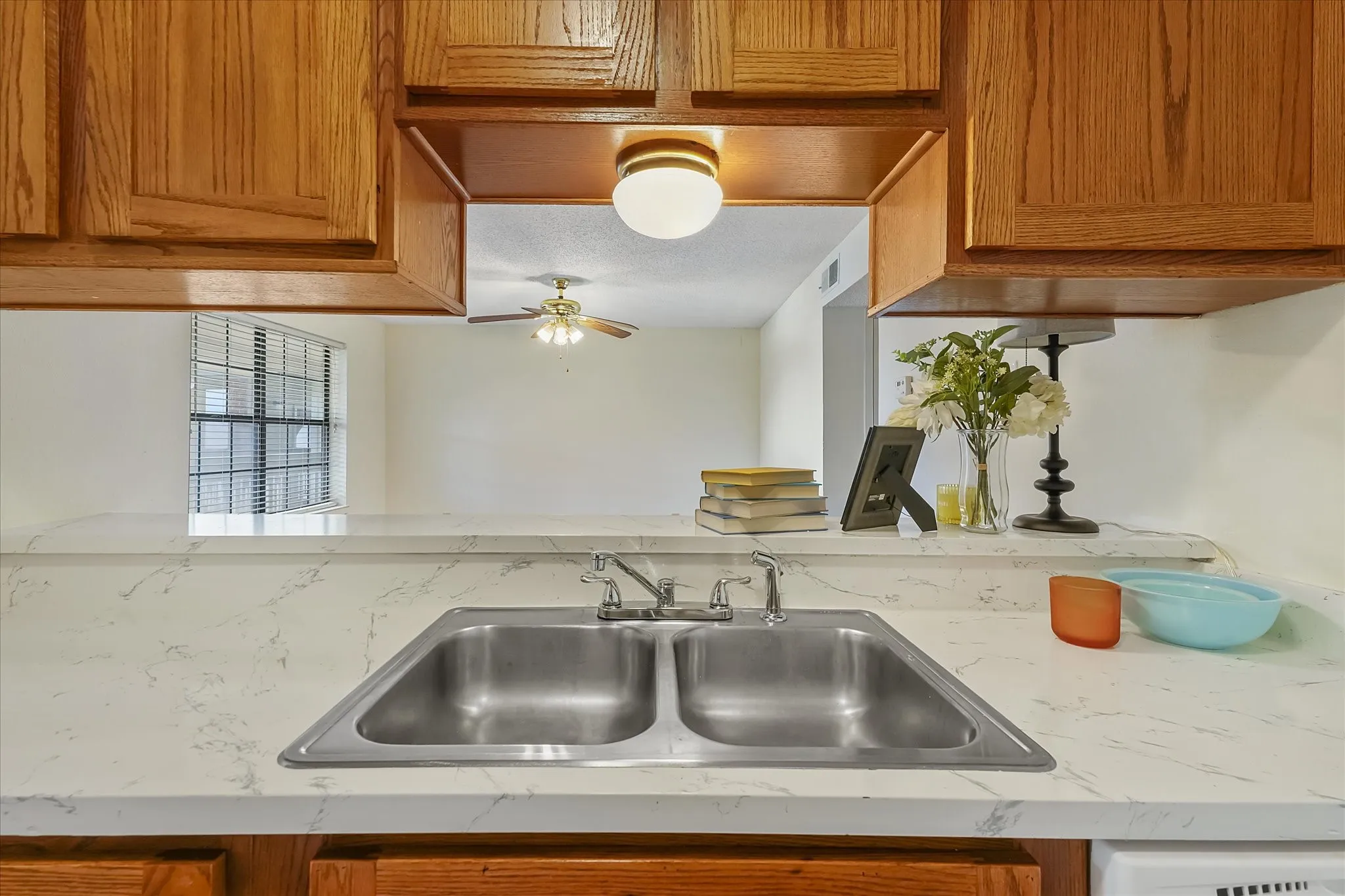 Condominium For Sale in Denton County , 218 N Texas Boulevard 306, Denton, Texas 76201, 2 Bedroom, 2 Bathroom, Garage spaces, 955 Sqft, built in 1985, mls#21325181, Real Estate Agent in Denton, Homes For Sale in Denton county, Homes For Sale in Denton, Realtor in Denton Texas, Real Estate Brokerage Independent Realty Texas, Luminita Cordes Realtor