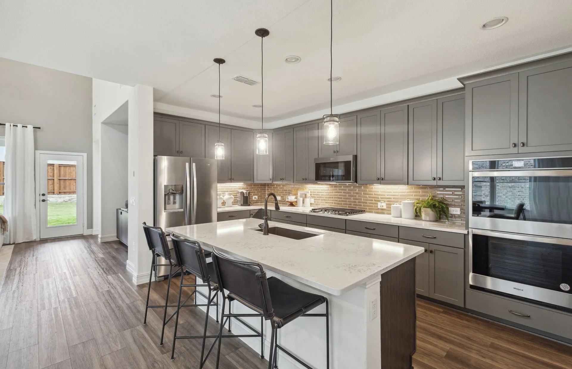 *Model Representation - Spacious kitchen with eat-in bartop island