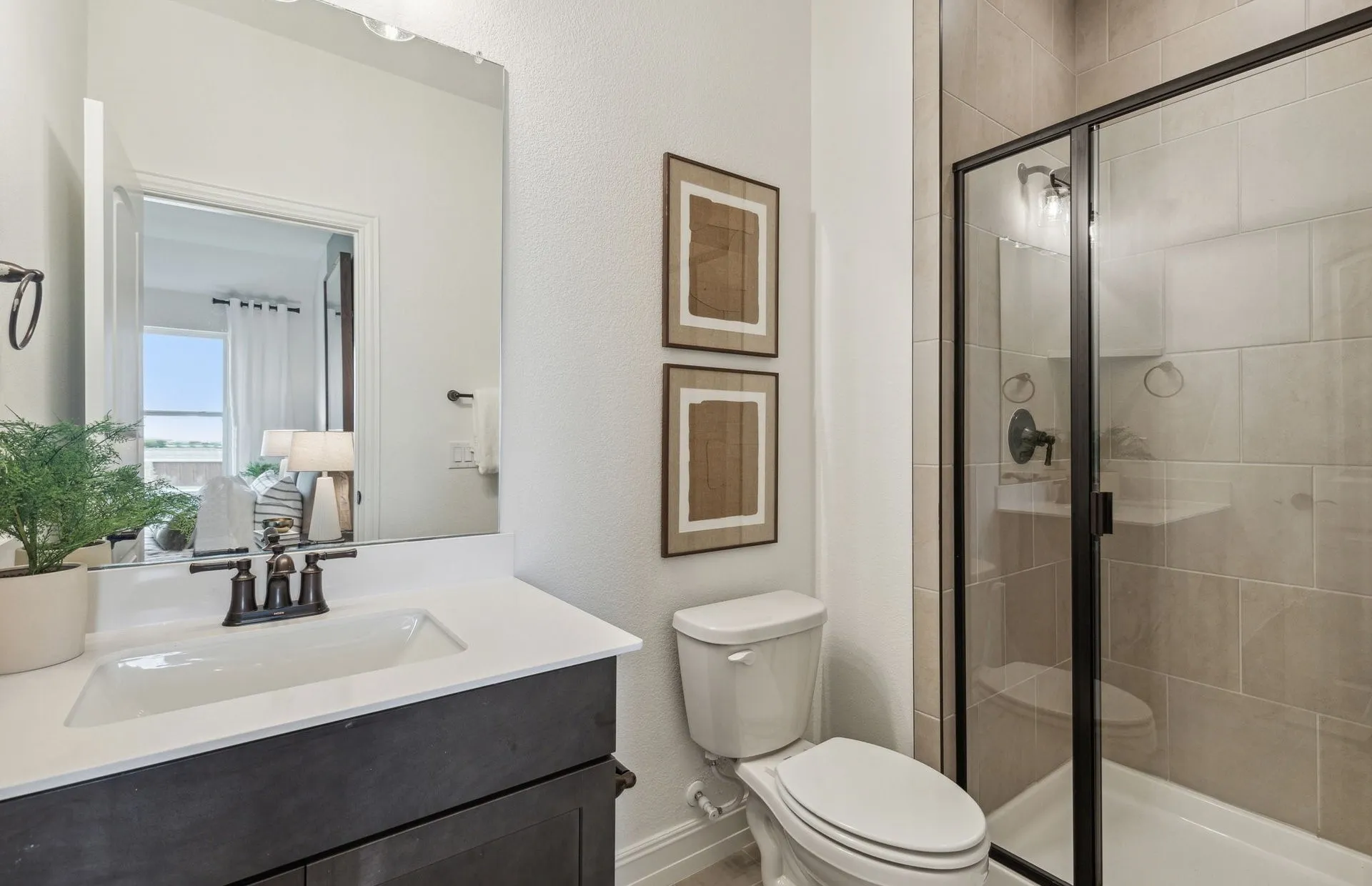 *Model Representation - Spacious secondary bathroom