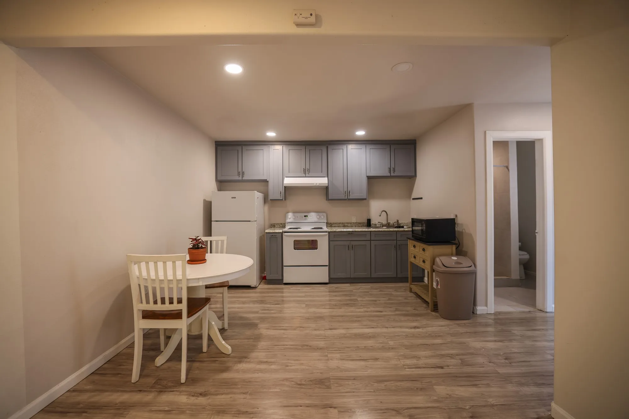 Apartment For Rent in Tarrant County , 3808 S Timberline Drive, Fort Worth, Texas 76119, 0, 1 Bathroom, Garage spaces, 400 Sqft, built in 1957, Price $985, mls#21325192, Real Estate Agent in Fort Worth, Homes For Rent in Tarrant county, Homes For Rent in Fort Worth, Realtor in Fort Worth Texas, Real Estate Brokerage Independent Realty Texas, Luminita Cordes Realtor