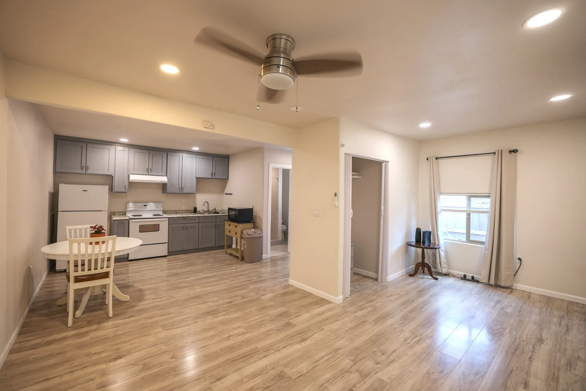 Apartment For Rent in Tarrant County , 3808 S Timberline Drive, Fort Worth, Texas 76119, 0, 1 Bathroom, Garage spaces, 400 Sqft, built in 1957, Price $985, mls#21325192, Real Estate Agent in Fort Worth, Homes For Rent in Tarrant county, Homes For Rent in Fort Worth, Realtor in Fort Worth Texas, Real Estate Brokerage Independent Realty Texas, Luminita Cordes Realtor