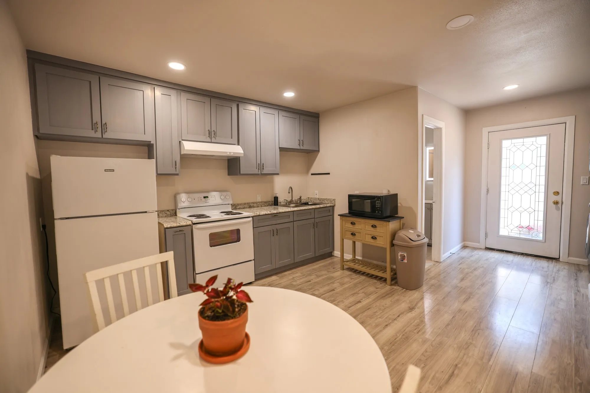 Apartment For Rent in Tarrant County , 3808 S Timberline Drive, Fort Worth, Texas 76119, 0, 1 Bathroom, Garage spaces, 400 Sqft, built in 1957, Price $985, mls#21325192, Real Estate Agent in Fort Worth, Homes For Rent in Tarrant county, Homes For Rent in Fort Worth, Realtor in Fort Worth Texas, Real Estate Brokerage Independent Realty Texas, Luminita Cordes Realtor