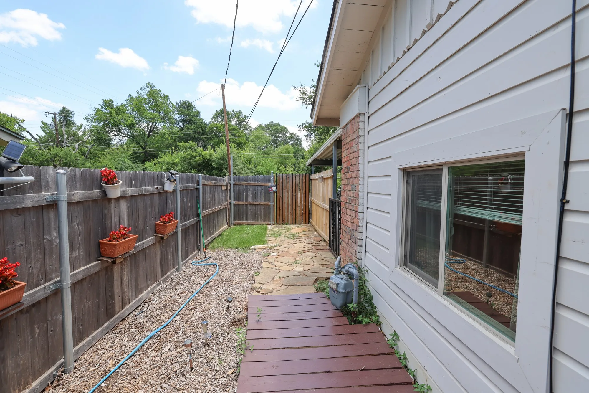 Apartment For Rent in Tarrant County , 3808 S Timberline Drive, Fort Worth, Texas 76119, 0, 1 Bathroom, Garage spaces, 400 Sqft, built in 1957, Price $985, mls#21325192, Real Estate Agent in Fort Worth, Homes For Rent in Tarrant county, Homes For Rent in Fort Worth, Realtor in Fort Worth Texas, Real Estate Brokerage Independent Realty Texas, Luminita Cordes Realtor