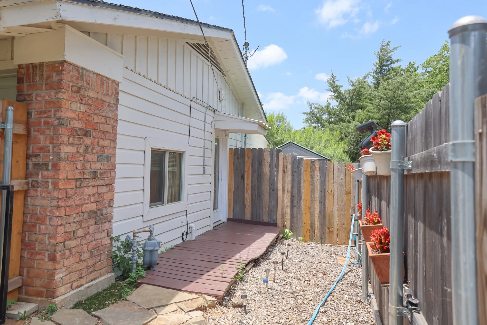 Apartment For Rent in Tarrant County , 3808 S Timberline Drive, Fort Worth, Texas 76119, 0, 1 Bathroom, Garage spaces, 400 Sqft, built in 1957, Price $985, mls#21325192, Real Estate Agent in Fort Worth, Homes For Rent in Tarrant county, Homes For Rent in Fort Worth, Realtor in Fort Worth Texas, Real Estate Brokerage Independent Realty Texas, Luminita Cordes Realtor