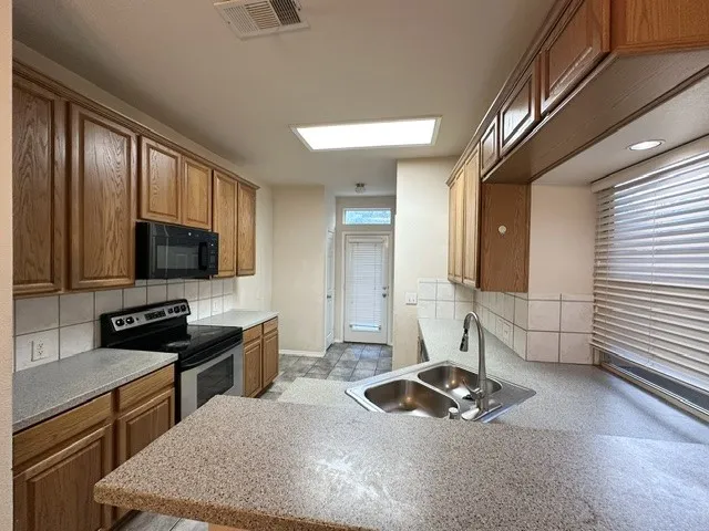 Duplex For Rent in Collin County , 11423 Fountainbridge Drive, Frisco, Texas 75035, 4 Bedroom, 3 Bathroom, 2 Garage spaces, 1,901 Sqft, built in 2002, mls#21325204, Real Estate Agent in Frisco, Homes For Rent in Collin county, Homes For Rent in Frisco, Realtor in Frisco Texas, Real Estate Brokerage Independent Realty Texas, Luminita Cordes Realtor