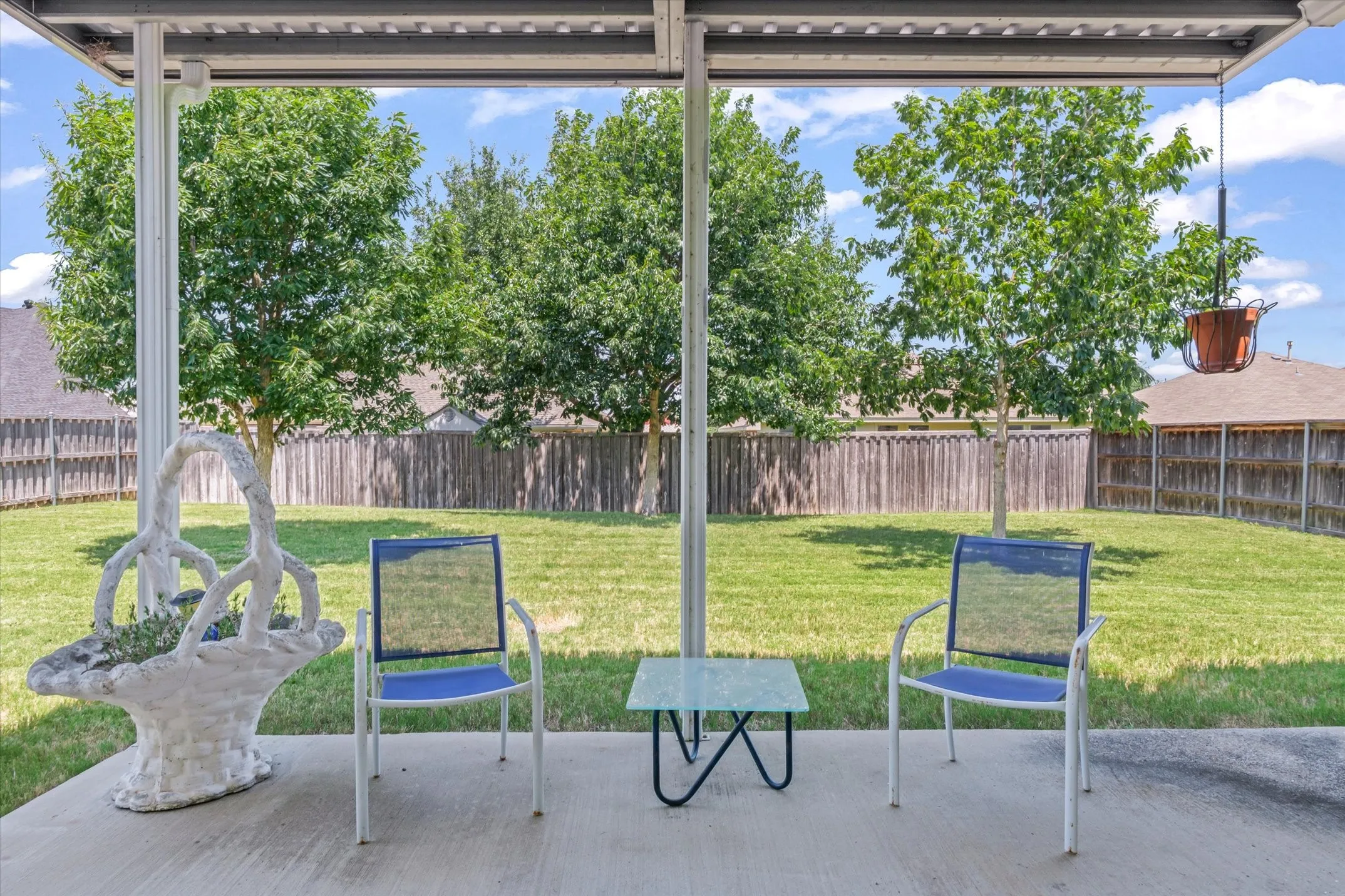 Single Family Residence For Sale in Kaufman County , 2114 Pecan Ridge Drive, Forney, Texas 75126, 4 Bedroom, 2 Bathroom, 2 Garage spaces, 1,901 Sqft, built in 2006, mls#21322453, Real Estate Agent in Forney, Homes For Sale in Kaufman county, Homes For Sale in Forney, Realtor in Forney Texas, Real Estate Brokerage Independent Realty Texas, Luminita Cordes Realtor