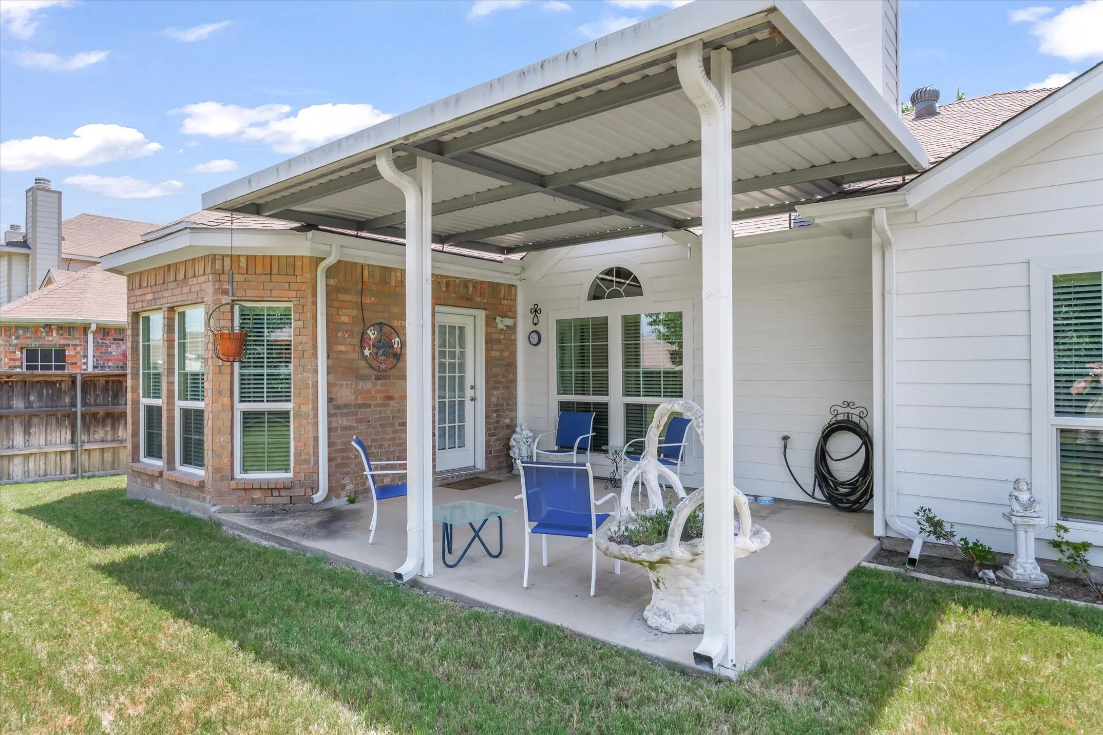 Single Family Residence For Sale in Kaufman County , 2114 Pecan Ridge Drive, Forney, Texas 75126, 4 Bedroom, 2 Bathroom, 2 Garage spaces, 1,901 Sqft, built in 2006, mls#21322453, Real Estate Agent in Forney, Homes For Sale in Kaufman county, Homes For Sale in Forney, Realtor in Forney Texas, Real Estate Brokerage Independent Realty Texas, Luminita Cordes Realtor