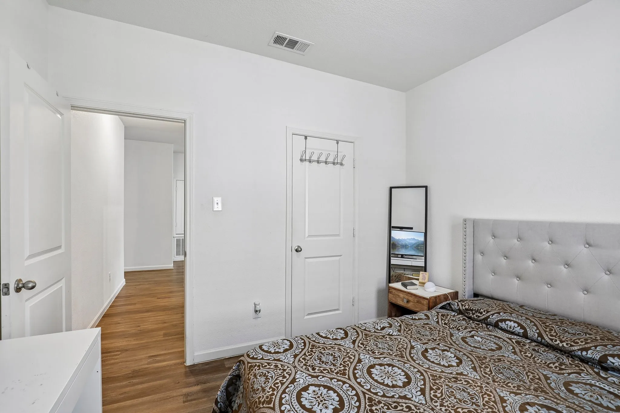 Single Family Residence For Sale in Tarrant County , 5300 Shady Springs Trail, Fort Worth, Texas 76179, 4 Bedroom, 2 Bathroom, 2 Garage spaces, 1,897 Sqft, built in 2019, mls#21322491, Real Estate Agent in Fort Worth, Homes For Sale in Tarrant county, Homes For Sale in Fort Worth, Realtor in Fort Worth Texas, Real Estate Brokerage Independent Realty Texas, Luminita Cordes Realtor