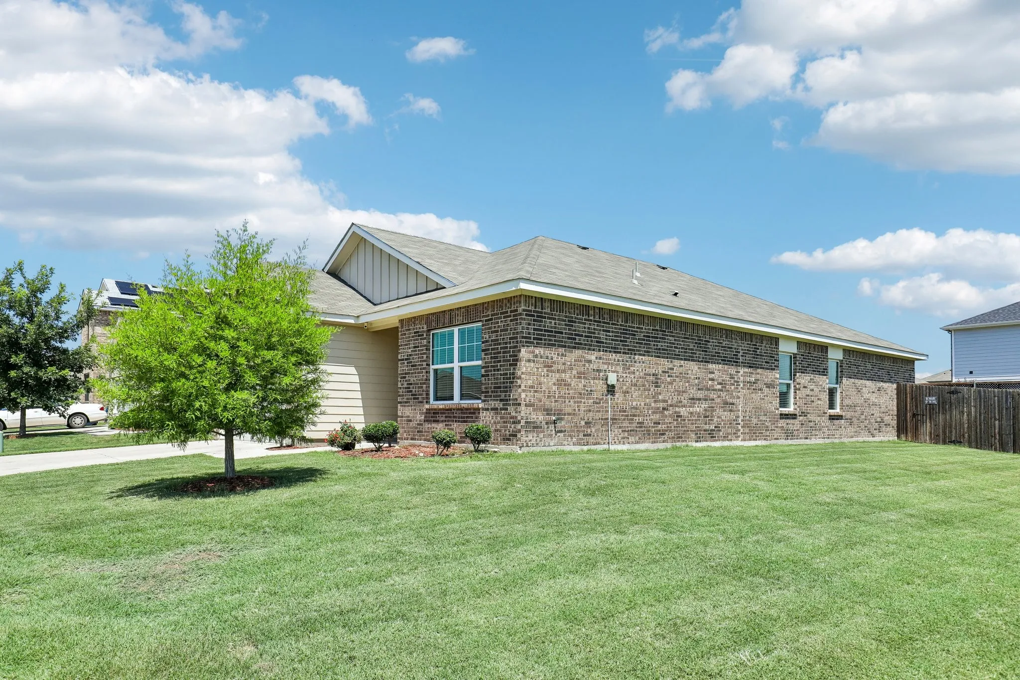 Single Family Residence For Sale in Tarrant County , 5300 Shady Springs Trail, Fort Worth, Texas 76179, 4 Bedroom, 2 Bathroom, 2 Garage spaces, 1,897 Sqft, built in 2019, mls#21322491, Real Estate Agent in Fort Worth, Homes For Sale in Tarrant county, Homes For Sale in Fort Worth, Realtor in Fort Worth Texas, Real Estate Brokerage Independent Realty Texas, Luminita Cordes Realtor