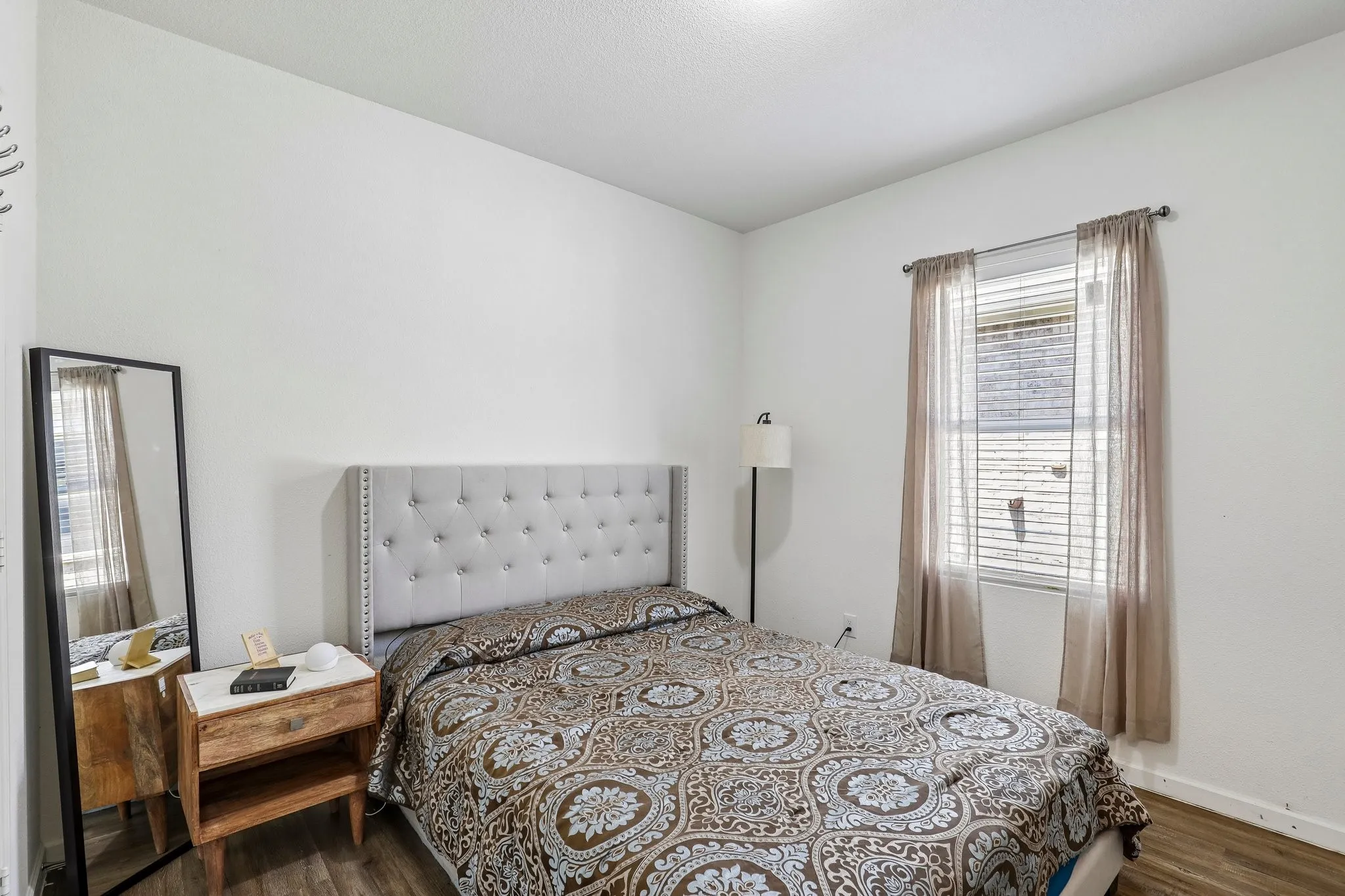 Single Family Residence For Sale in Tarrant County , 5300 Shady Springs Trail, Fort Worth, Texas 76179, 4 Bedroom, 2 Bathroom, 2 Garage spaces, 1,897 Sqft, built in 2019, mls#21322491, Real Estate Agent in Fort Worth, Homes For Sale in Tarrant county, Homes For Sale in Fort Worth, Realtor in Fort Worth Texas, Real Estate Brokerage Independent Realty Texas, Luminita Cordes Realtor
