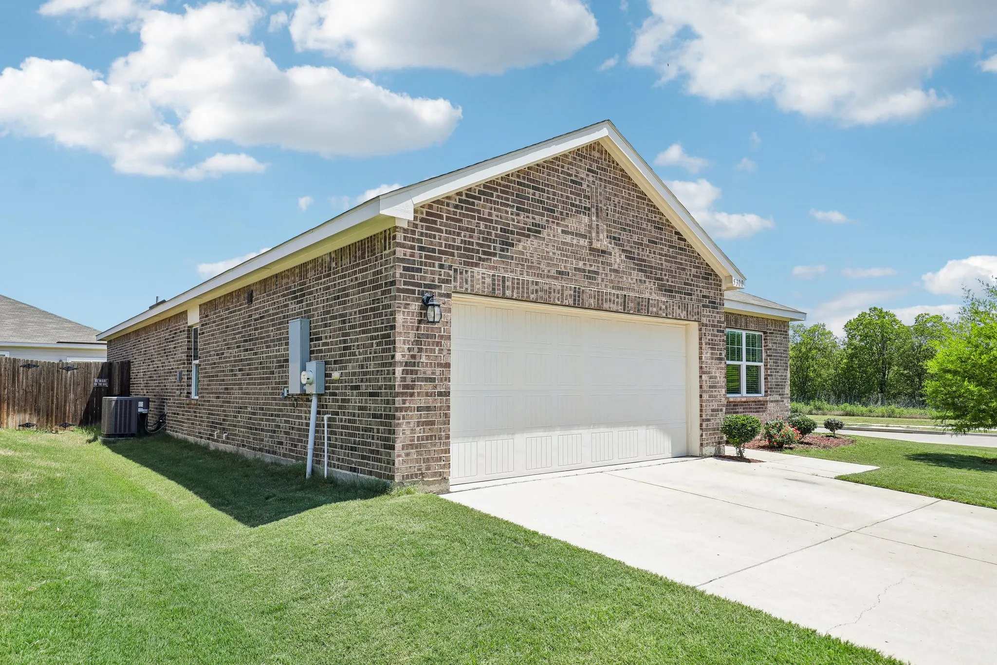 Single Family Residence For Sale in Tarrant County , 5300 Shady Springs Trail, Fort Worth, Texas 76179, 4 Bedroom, 2 Bathroom, 2 Garage spaces, 1,897 Sqft, built in 2019, mls#21322491, Real Estate Agent in Fort Worth, Homes For Sale in Tarrant county, Homes For Sale in Fort Worth, Realtor in Fort Worth Texas, Real Estate Brokerage Independent Realty Texas, Luminita Cordes Realtor