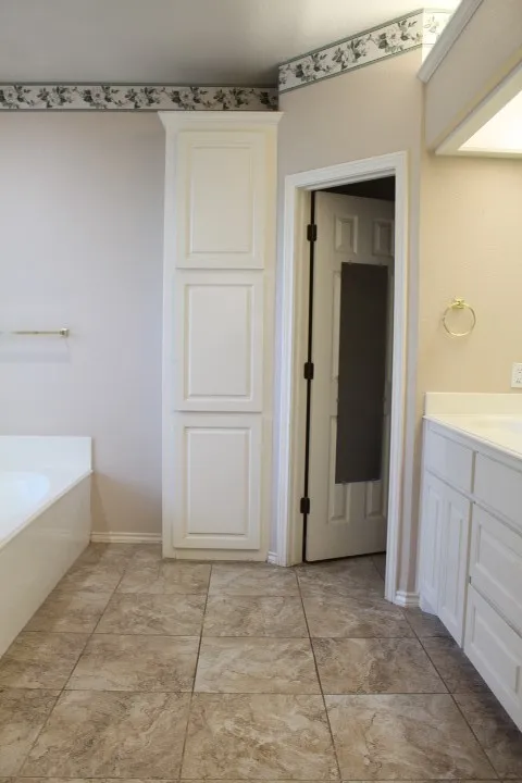 Townhouse For Sale in Tarrant County , 1230 Woodland Park Drive, Hurst, Texas 76053, 3 Bedroom, 3 Bathroom, 2 Garage spaces, 1,840 Sqft, built in 1996, mls#21325202, Real Estate Agent in Hurst, Homes For Sale in Tarrant county, Homes For Sale in Hurst, Realtor in Hurst Texas, Real Estate Brokerage Independent Realty Texas, Luminita Cordes Realtor