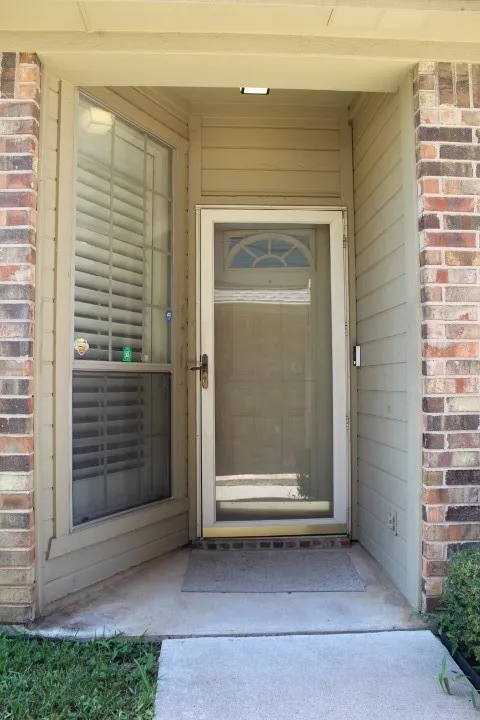 Townhouse For Sale in Tarrant County , 1230 Woodland Park Drive, Hurst, Texas 76053, 3 Bedroom, 3 Bathroom, 2 Garage spaces, 1,840 Sqft, built in 1996, mls#21325202, Real Estate Agent in Hurst, Homes For Sale in Tarrant county, Homes For Sale in Hurst, Realtor in Hurst Texas, Real Estate Brokerage Independent Realty Texas, Luminita Cordes Realtor
